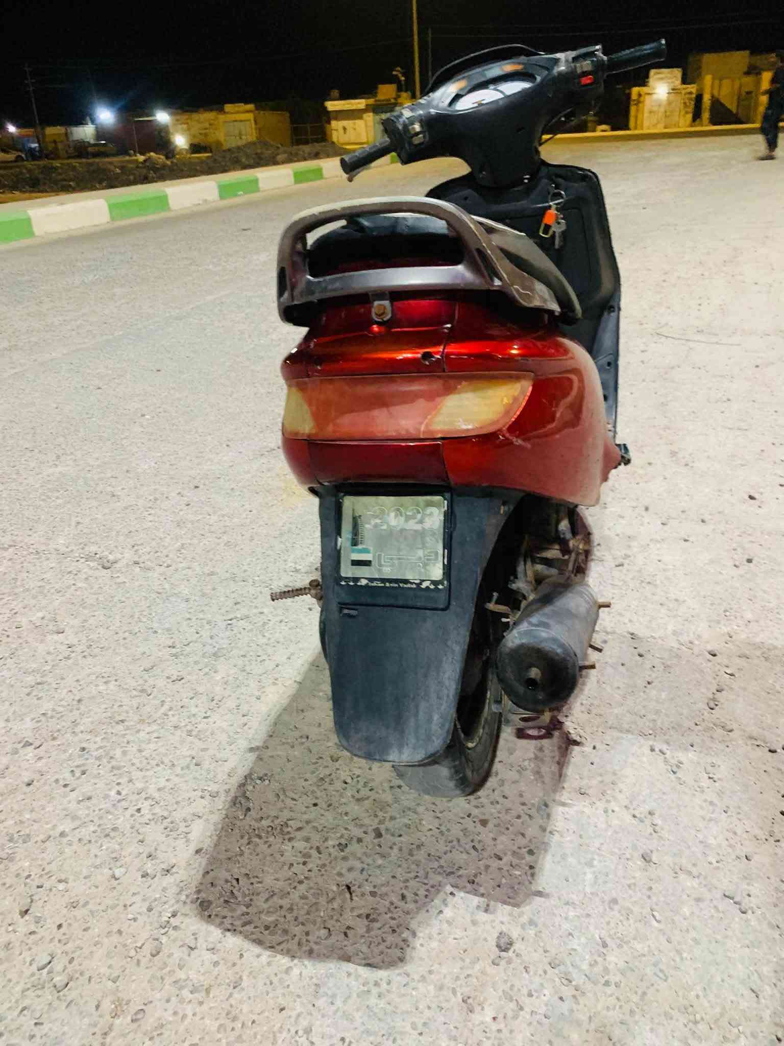فراشه فحل
الدراجه بيها خيط بخار 
والتاير الخلفي تعبان 
السعر 200 وبيها مجال 
***********
