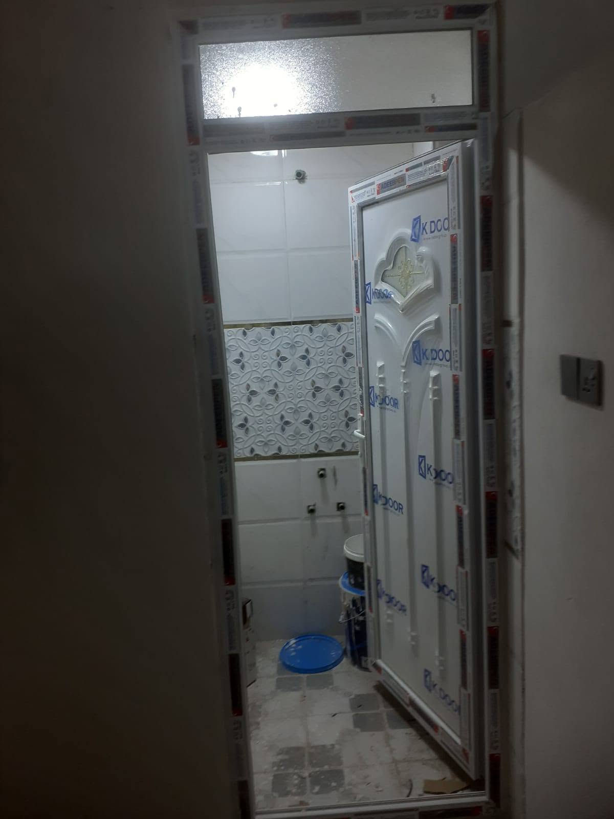 دار للبيع بالنداء شارع قنبر بضهر التجارية شغل هندسي درجة اوله مساحة البيت 100متر طابق واحد سعر 73 مع المجال رقم الهاتف واتساب ***********
