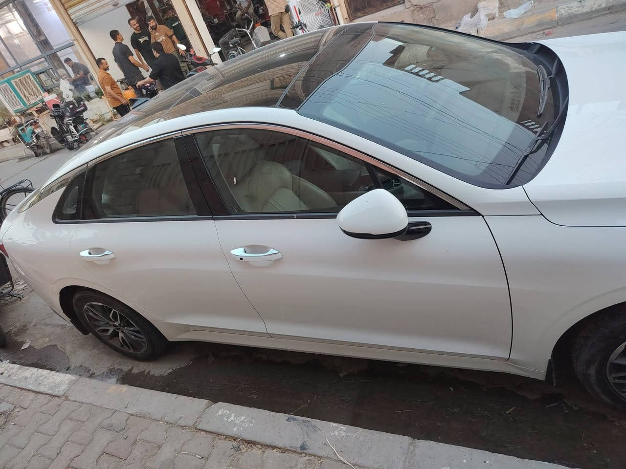 للبيع كي فايف موديل  ٢٠٢٣
خليجي مكفولى بيهة ضربة بسيطة جدا بلجاملغ جهة السايق واربع اصابع من البنيد انظربت عن طريق ستوتة  ولباقي كفالة محرك 2000تيربو محرك گير شرط مملعوب براغيهة السيارة ماشية ٩٦الف السيارة فول مواصفات ولسيارة مابيهة اي عطل من ناحية الكهربائيات ولتبريد ثلج   رقم اربيل تحويل ثاني يول سعر ١٩٥$ *********** موجود عل فيس واتساب او اتصال
