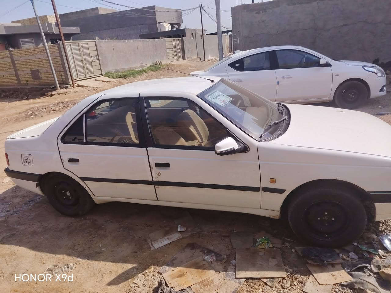 سلام عليكم بيجو
للبيع مستعجل 
السيارة احلامن الصورة
عليهة ادامة كاملة
تخم تاير باتري جديد
حدادية ابريك جديد
محرك كير شرط
رقم دولي لل سنة 30
العنوان ديوانية مهناوية 
السعر 29 اوبيهة مجال
***********

نص مكتوب في الصور:
- HONOR X9d