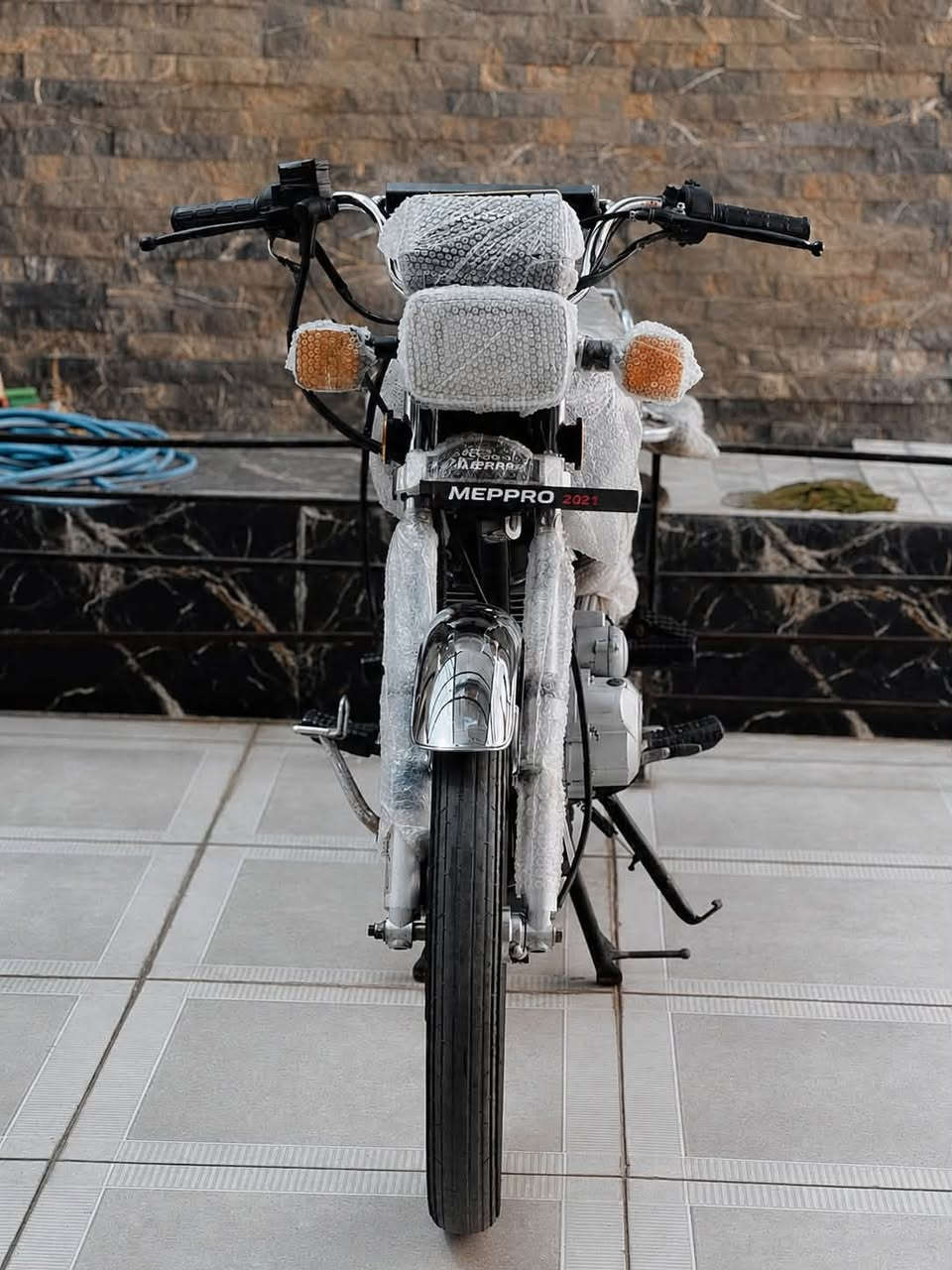 🏍️ دراجة نامی برو 5 گیر (NAMI PRO) موديل2021
دراجة جديدة (لوك)، تشبه الزيرو وماشية شي قليل كلش. كل شي بيها بشرط الفحص وعلى بلادها.

🛠️ المواصفات والشروط:

 الشاصي والبدن: كل النواحي بشرط بلاد، وحتىالسویجات مالتها الأصلية مال بلاد.

 الأوراق: المنيفيست  مال الشركة موجود وياها.

 الكهربائيات: منظومة الكهرباء كاملة  كله شغال وبشرط الفحص.

 التايرات والبريكات: التايرات اثنينهم جدد، والبريكات مضبوطة كلش وما بيها أي نقص.

💰 السعر والعنوان:

 السعر:480 دينار (

 العنوان: كركوك - الشورجة، قرب مطعم حمه ناصر.📍📍

📞 للاستفسار والشراء:

 رقم الهاتف: ***********

🔱🔱🔱🔱🔱🔱🔱🔱🔱🔱🔱🔱

🏍️ ماتۆڕی نامی پڕۆ(NAMI PRO) مۆدێل2021 

ماتۆرێکی زۆر زۆر تازە و لۆک، هاوشێوەی سفرە و زۆر کەم کاری کردووە. هەموو شتێکی بەشەرتە و لەسەر بیلادی خۆی ماوەتەوە.

🛠️ تایبەتمەندی و مەرجەکانی ماتۆڕەکە:

 شاسی و بەدەنه: هەموو لایەکی بەشەرتی بێلادە، تەنانەت سوویچەکانیشی بێلادین.

مەنەفێسی شەریکەیی خۆی لەگەڵ دایە

 سیستەمی کارەبا:، کارەباییات بەشەرت و بێ کێشەن.

 تایە و برێک: هەردوو تایەی لۆکن و برێکەکانی زۆر مەزبوت و بێ کێشەن.

💰 نرخ و ناونیشان:

 نرخ:480

ناو نیشان شۆرجە نزیک چێشت خانەیی حمە ناسر📍📍

📞 بۆ پەیوەندی و کڕین:

 ژمارە تەلەفۆن:***********

تێبینی بۆ کڕیار:ماتۆڕەکە لە کاتی بینیندا خۆی شاهیدی پاكی و توندوتۆڵی خۆی دەدات، هەموو شتێکی بە شەرت دەدرێت.
