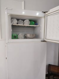 ثلاجة • للبيع