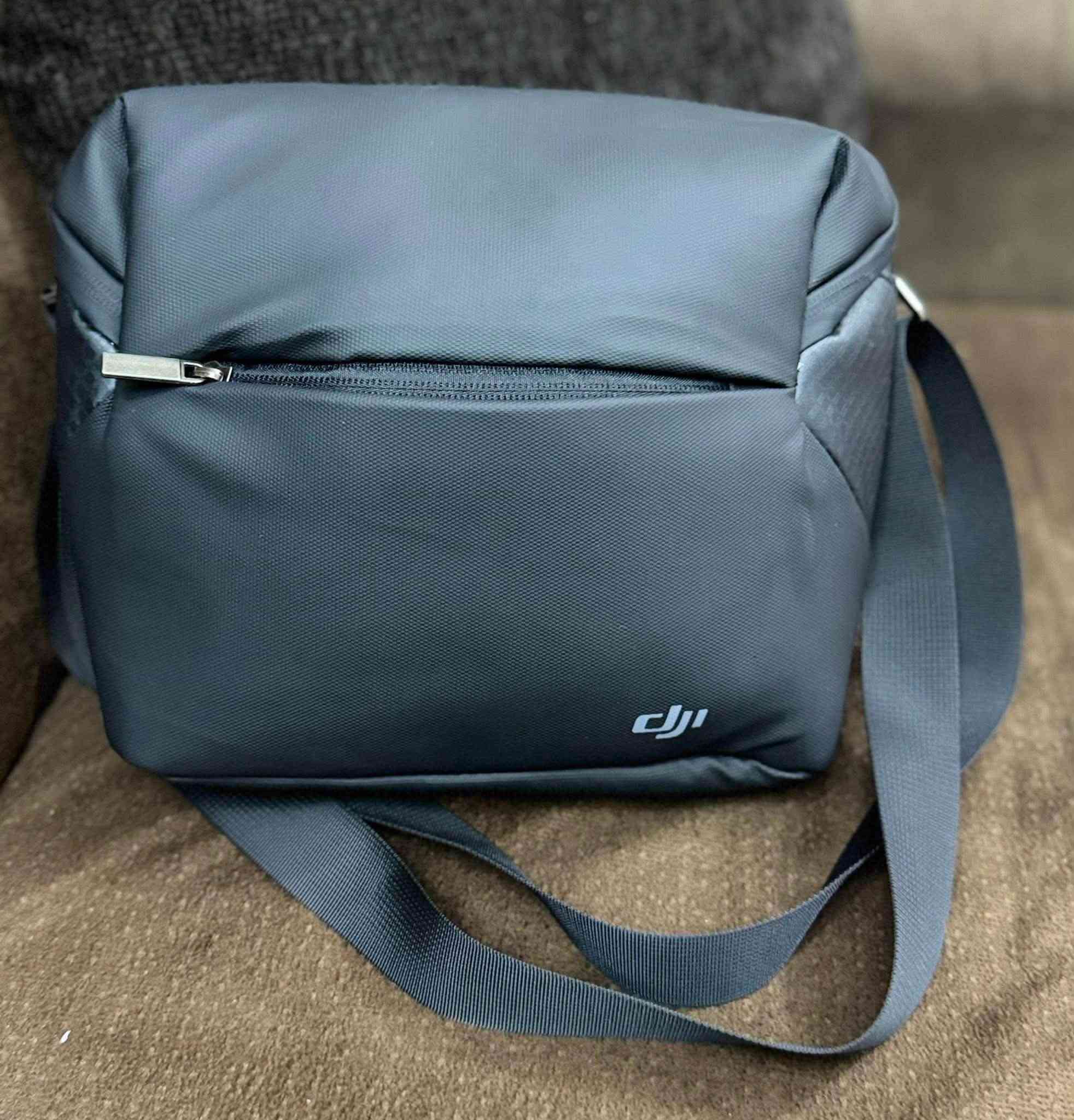 جنطة dji جوكر
25 الف

نص مكتوب في الصور:
- For DJI Flip/Neo/Mini 3/Mini 3 Pro/Mini 4 Pro/Mini 2 SE/Mini 2/Air 2S/Air 2 Original Travel Bag Weight: 359g Size: 21x27.5x11cm