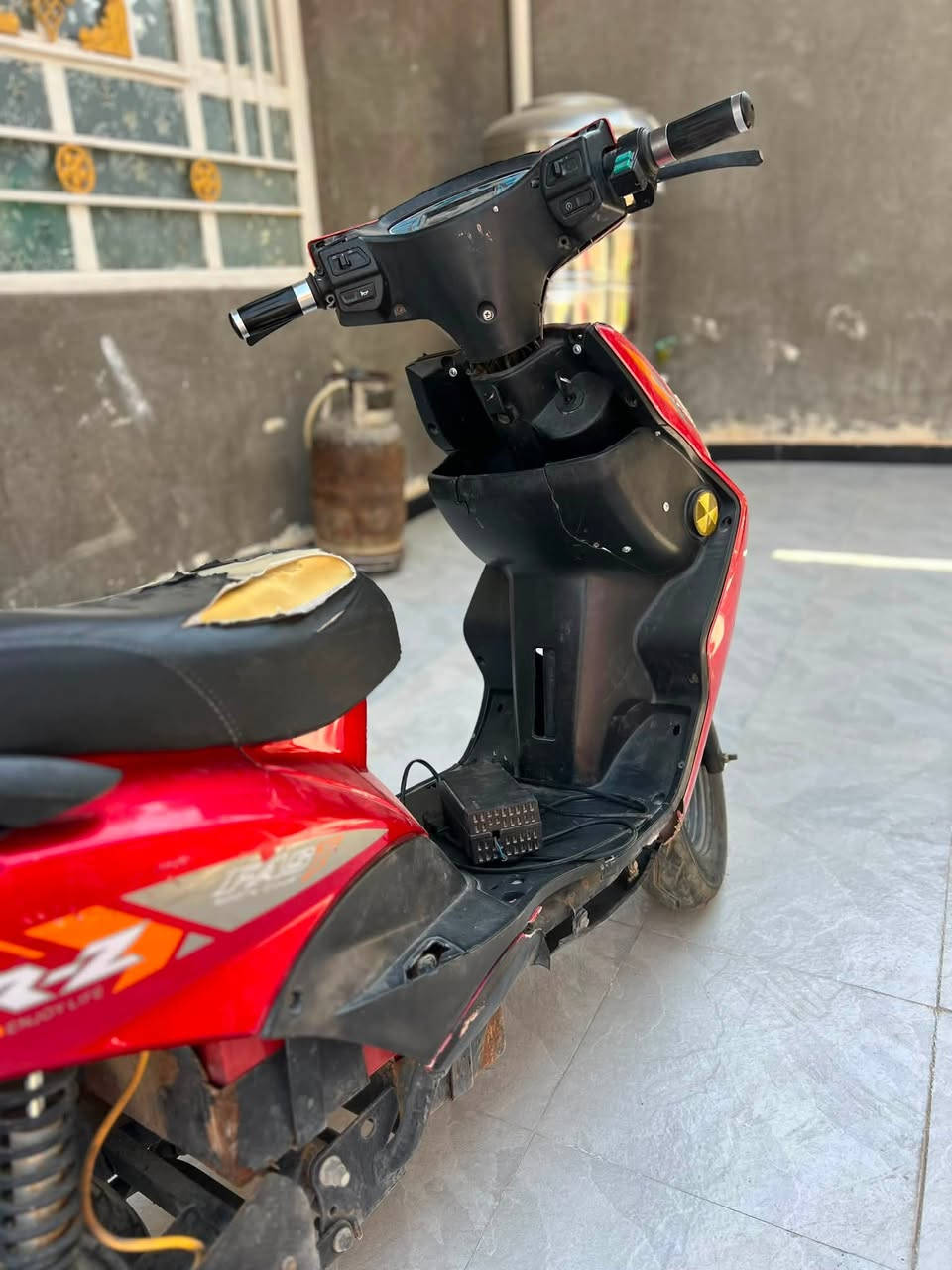 دراجة شحن للبيع
عطلانة ما اعرف شنو عطلهة 
قبل اسبوعين مبدل زوج بطاريات ونلي
قيم بما يرضي الله واخذ
مكاني ديالى خان بني سعد
***********
