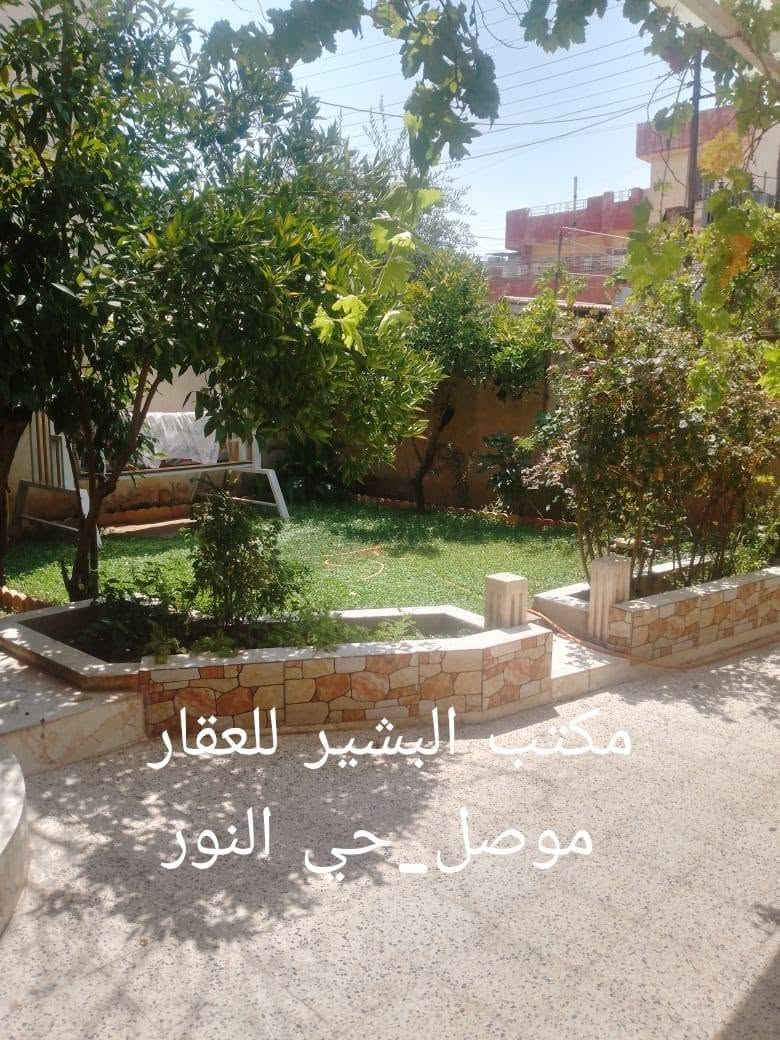 دار للبيع في الموصل حي الاعلام قرب مدرسة منارة الموصل وقريب عن دانيه ماركت ..
المساحه 240  متر  واجهه 10 متر 
طابق واحد 
غرفتين نوم هول كبير واستقبال مطبخ وصحيات مع بيتونه كبيره في الطابق الثاني ومناور جانبيه عدد 2  مع كراج كبير وحديقه اماميه 
الدار ملك صرف طابو والمكاتبه مع الشرعي

يقع على شارع عريض 12 متر 
للاستفسار الاتصال على ارقام المكتب ..
***********
*********** 
او مراجعة المكتب في الموصل حي النور سايدين دانيه ماركت قرب افران العائله مقابل صيدلية الكوثر ..
