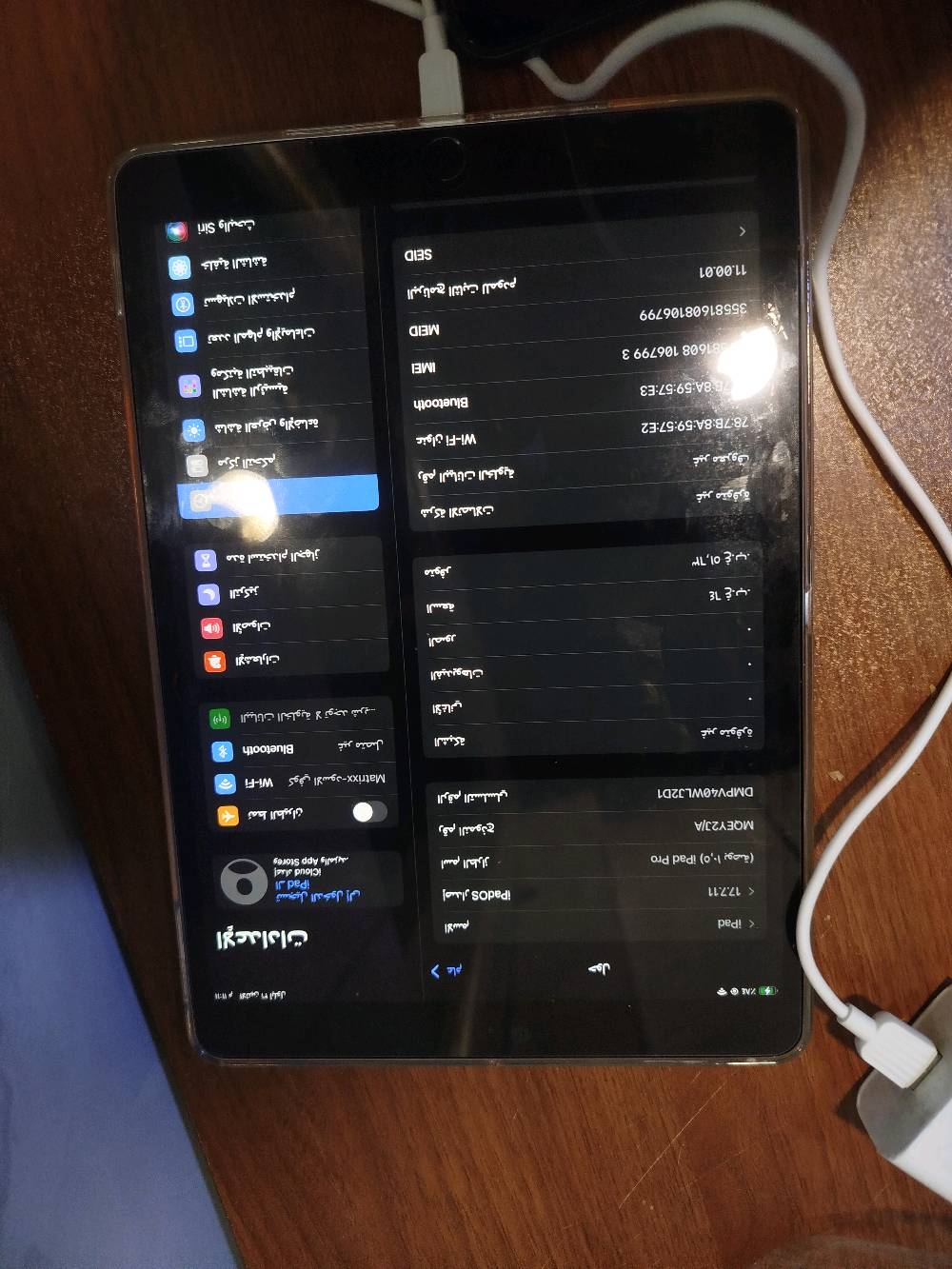 ايباد برو10 يدعم سيم كارت  نضيف جدا ذاكرة64 شاشتة120هرتز اربع سماعات استريو سريع وياه كيبل شحن وسماعات ولاسق شاشة وكفر مكفول ماموجود توصيل سعره 250 بيه مجال شي قليل حگ الجيه
وين موقعك بالضبط حتى أضيفه بالوصف للزبائن؟: 
مكاني الصليخ بلسوق قرب جامع الفرقان
شنو حالة البطارية تقريباً، وبيها أي تبديل أو صيانة سابقة؟: 
البطاريه ثمانينات
هل الجهاز عليه أي خدوش أو ضربات أو ملاحظات بالشاشة/الهيكل؟: 
لا
سعره نهائي لو بيه مجال بسيط؟ وهل أكو إمكانية تجربة قبل الشراء؟: 
مجال بسيط 
