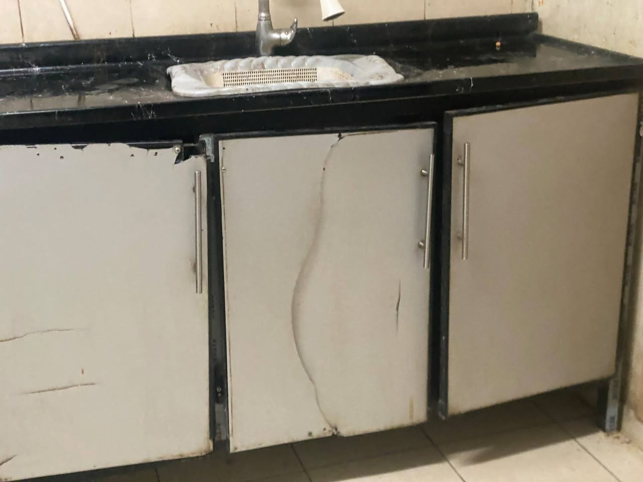 السلام عليكم كاونتر للبيع السعر ٢٠٠
للتواصل ***********
