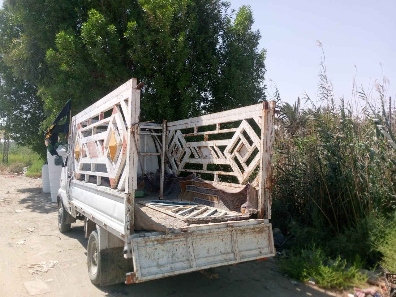 سلام عليكم سياره للبيع محوره كير ومكينه كيه بنكو ستوني شادهن جاهزه عنوان نجف الاشرف الحيدرية ***********
