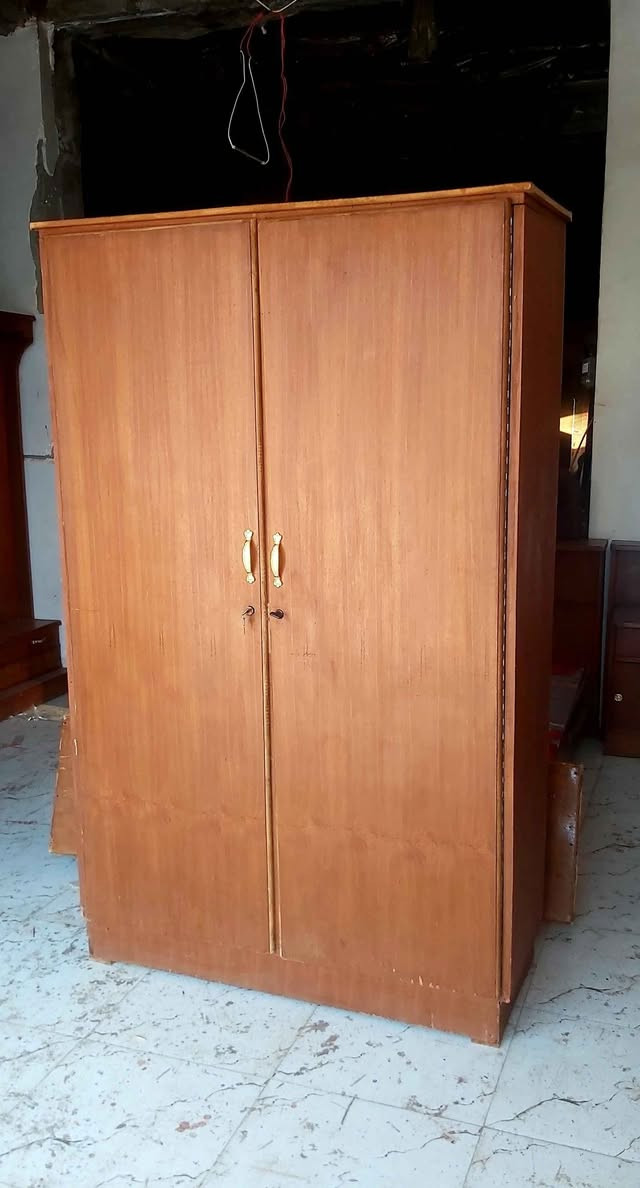 للبيع كنتور صاج عراقي بابين السعر 85 وبي مجال يوجد توصيل داخل كركوك 
*********** كركوك, العراق
