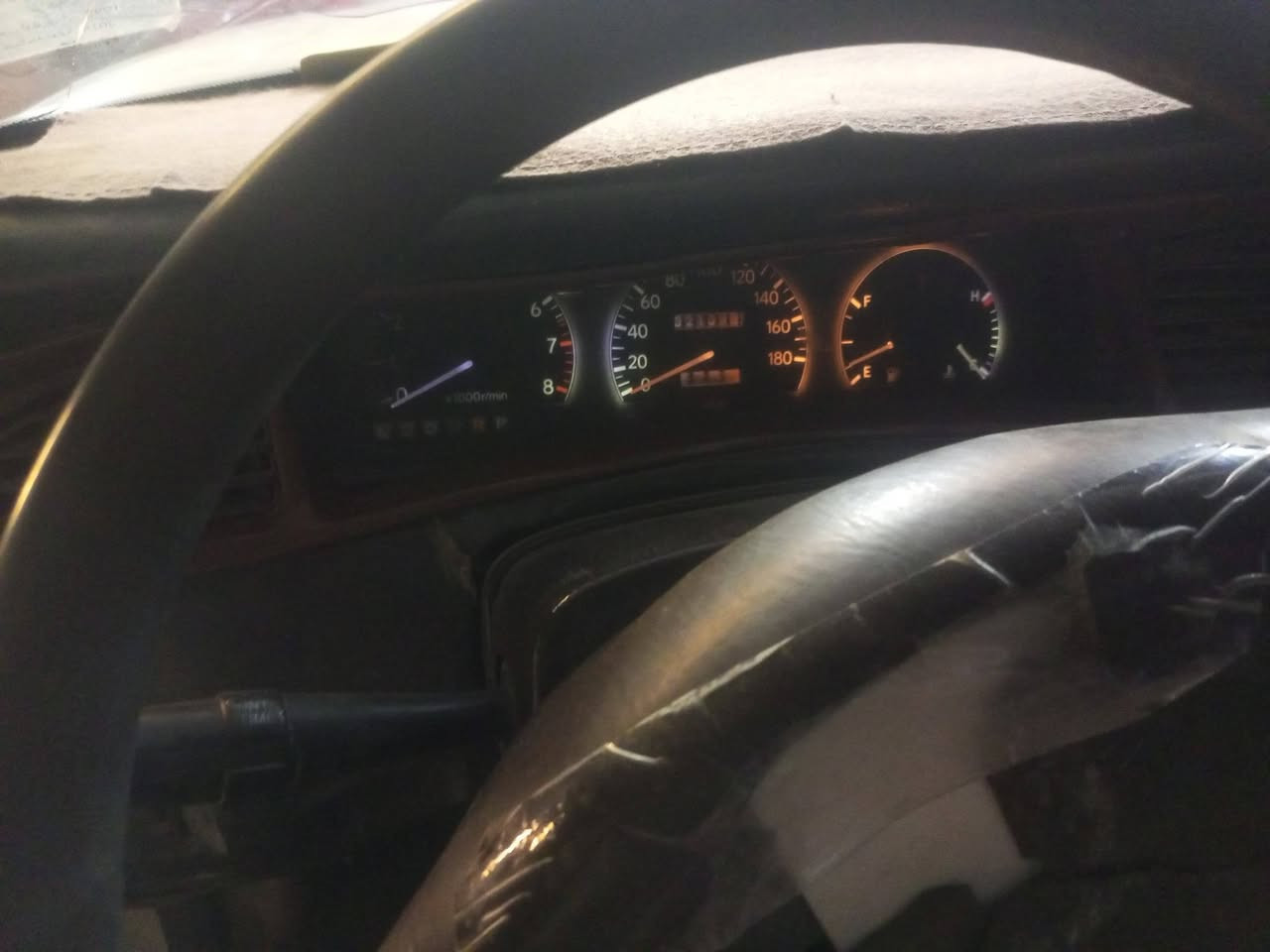 السلام عليكم من رخصة الادمن سيارة بطه متصل موديل 93لولؤي رقم انكليزي هزه جديده ورقم انكليزي مكفوله من الكصه ونقل الجثه بسمي تحويل مباشر مشروع وطني صدر جديد الامامي والخلفي بي ضعف بالدبلات كهربائية فول كله شغال والتبريد نقص بوري غراضه كله موجود ه السعر 45وبيه مجال للاتصال على الرقم ***********
