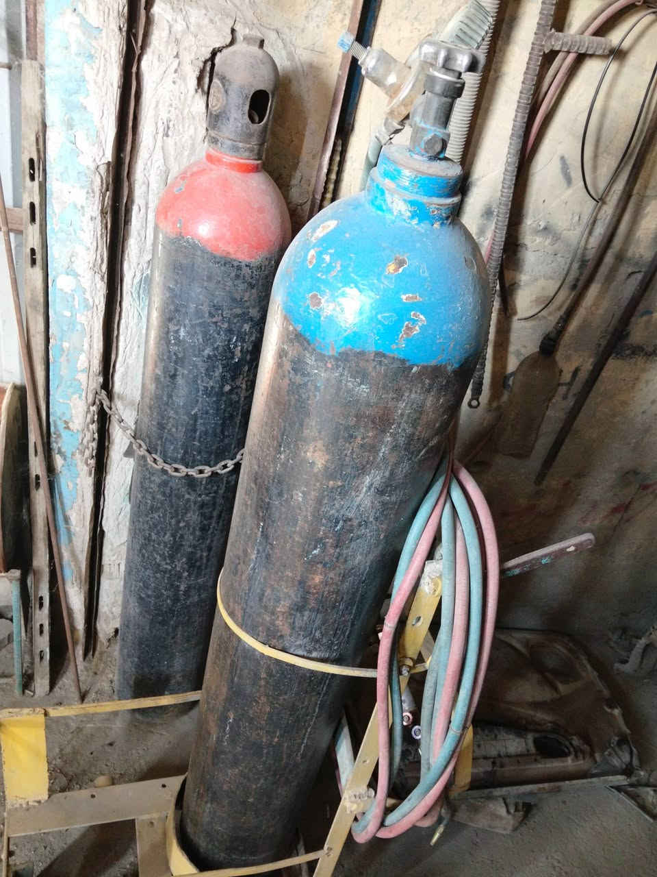 سلام عليكم عندي بطلين أوكسجين ياباني وبطل جنيتر مال كاربون وياهن عربانه مال بطالات الاوكسجن وصوند واليده مال الحيم اللبيع سعر خاص 
رقم الهاتف ***********
