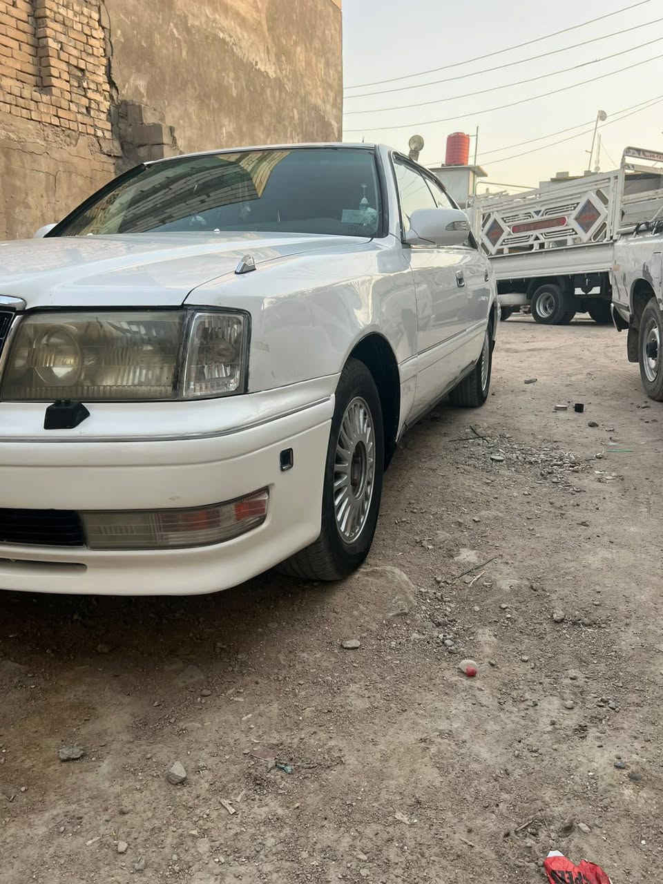 سلام عليكم راس الثور للبيع سياره جديده بيه بس بارد بل جاملغ الخلفي اليمن قليل بارد قليل كلش الباقي مكفول كفاله عامه لا ضربه ولا لحيم صبغ بس الدعاميات سياره جاهزه من حداديه تخم تاير تبريد ثلج كهربائيات كله شغاله عله وضع الشركه حته السيرفز شغال من يصير خلل بل سياره يشتغل سيرفز مكينه ففتي جديده كير شرط رقم بصر شرط التحويل سنويه لل 29  سعر 92 وبيه مجال للستفسار التصال عله الرقم ***********
