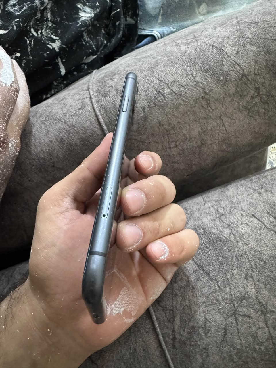 ياالله سلام عليكم ايفون 11عادي بطاريته 77شاشه بيه شخوط  جهاز نضيف حيل بعده وتر كامل غراضه باكيت ول كيبل سعر 280وبي مجال  *********** واتساب و تصال فقط متواجد 24ساعه  جماعت 200لحد يتصل
