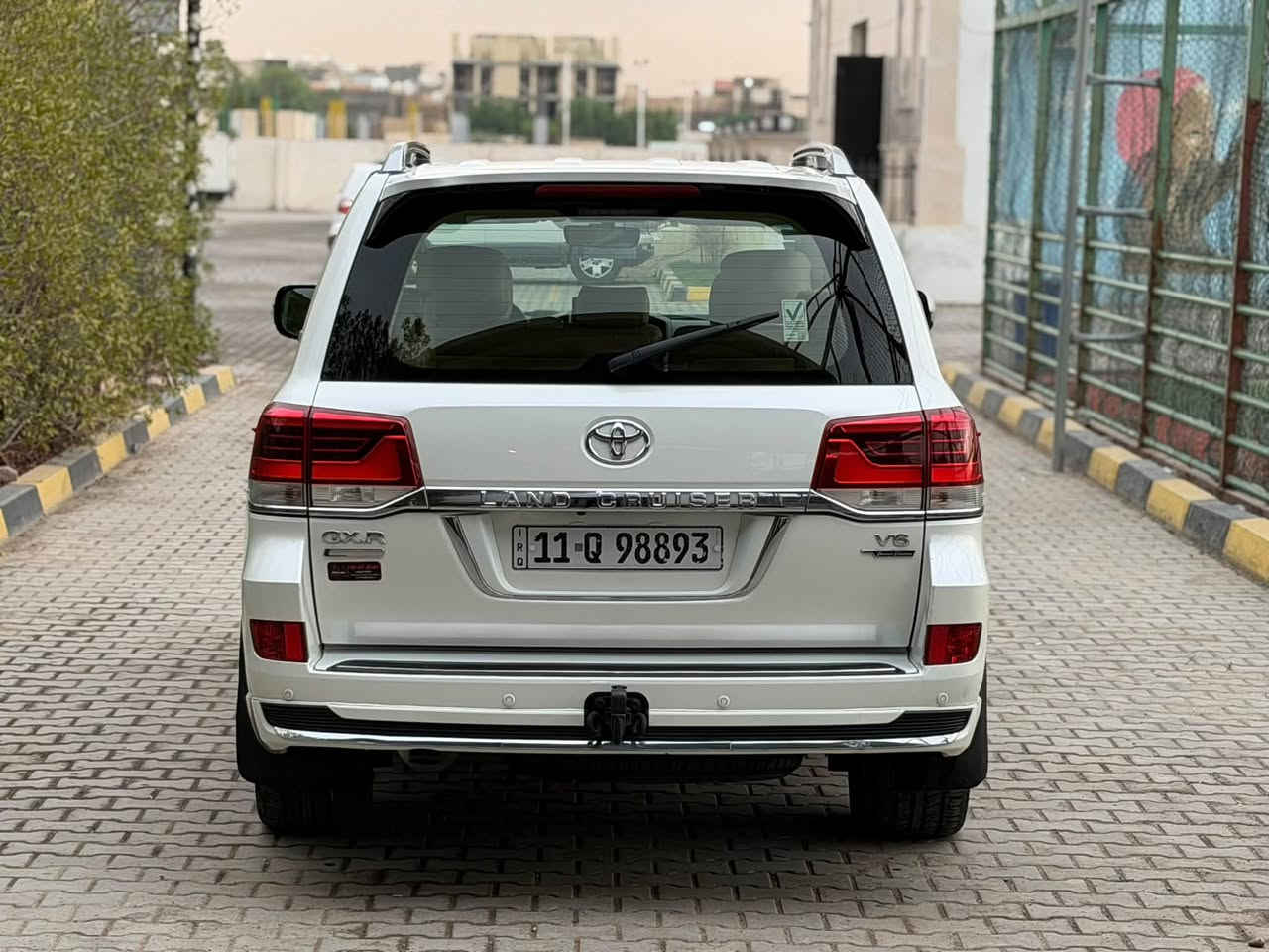 السلام عليكم . لاند كروز موديل 2019 فطيم فول مواصفات 6 سلندر ماشية 90 كيلو بيهة Bdr جاملغ امامي كد اربع اصابع وجاملغ خلفي ايضا كد اربع اصابع وممبين ابد شغل درجى اولى مكينة كير صدر كلة على وضع الشركة . اخوان سيارة جدا جديدة وبعد احلى من الصور وبالعافية التصير من تصيبة رقم بغداد باسمي السعر 445 وبيهة مجال بسيط مكاني بغداد العامرية *********** غير متواجد عالفيس الشراي يتصل تحياتي للجميع
