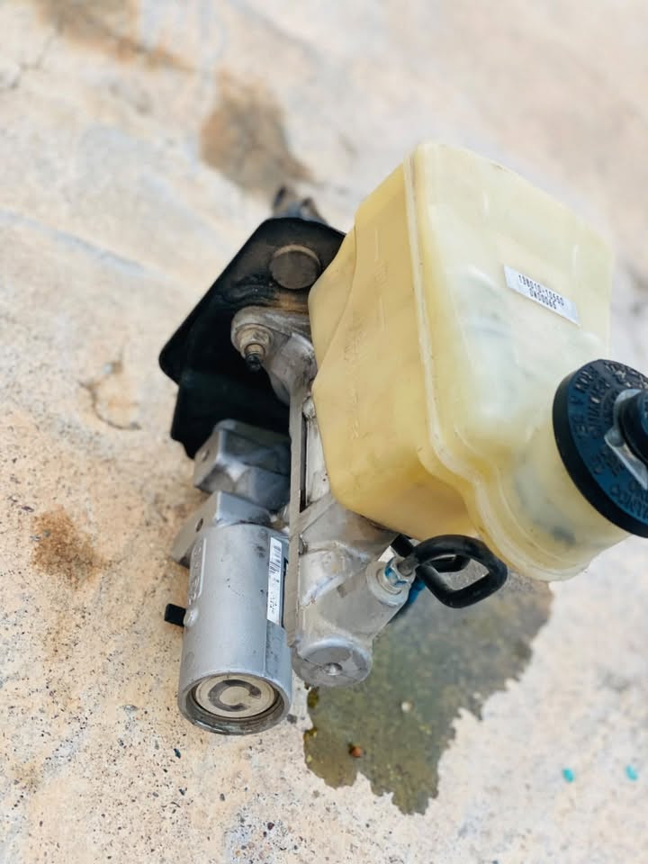سلاو هاوریان پارچەی ماجیستا ٢٠١٢
🔶1-ABS ماجیستا  
🔶2-ABS / TRC / VSC Skid Control ECU عەقلی (abs)
🔶3-(Hydraulic Brake Booster) ماتۆڕی ناردنی ڕۆن بریک و خەزانەکەی 

 بە نرخی گونجاو خوار بازار
***********
