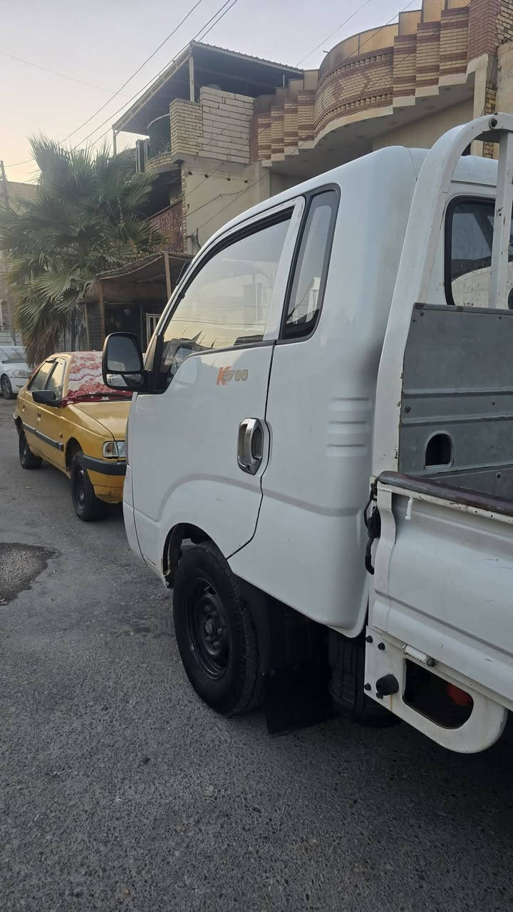 سلام عليكم كيه بنكو 2700 مفتوح مديل 2015 جاهزه من كلشي مكينه وكير ما مفتوح محرك تبريد وحداديه خير من الله رقم شاصي واضح كلش سنويه مجدد قبل شهر ومصفره غرامات وضريبه رقم ميسان انكليزي  تحكم ستيرن حساسات جانبيه وخلفيه . نضافه خير من الله. للاستفسار الاتصال على هذا رقم *********** العنون ميسان العماره
