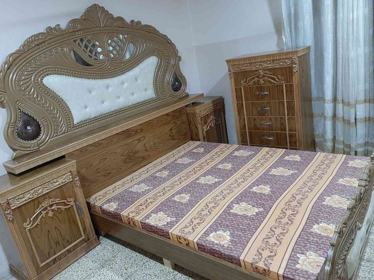 للبيع نظيفه مثل ماواضح سبب البيع ماترهم يمي لين تحولت لبيت اصغر سعرها مليون وربع وبيها مجال الغرفه مابيها اي عيب ***********
