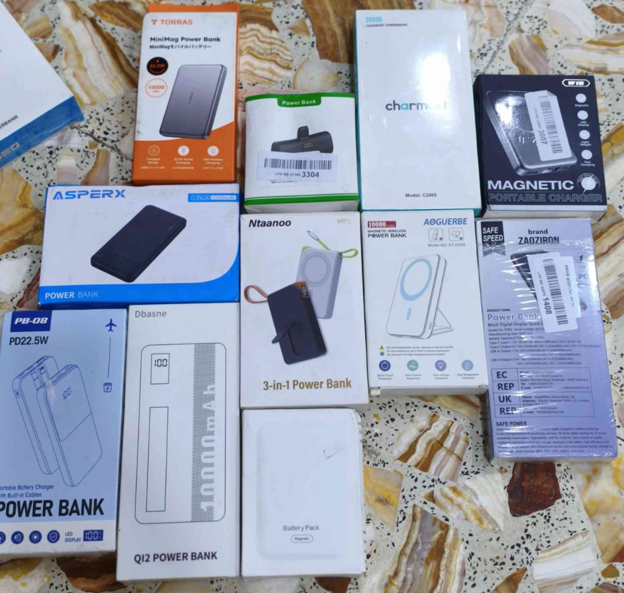 بور بنك الانكر  كبس شركه13 قطعه على 22 الف 
ومنوعات مختلفه الاسعار 
تريد شلعه كلهن خاص ***********
كله مال عبايه سوده
