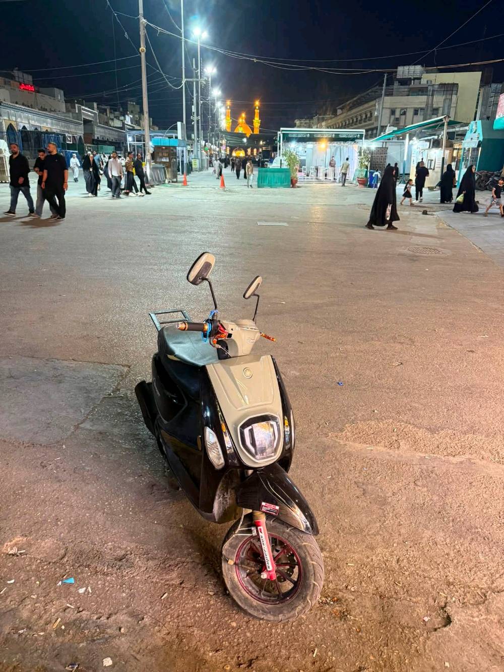 بوليس • صيني • بالخدمة