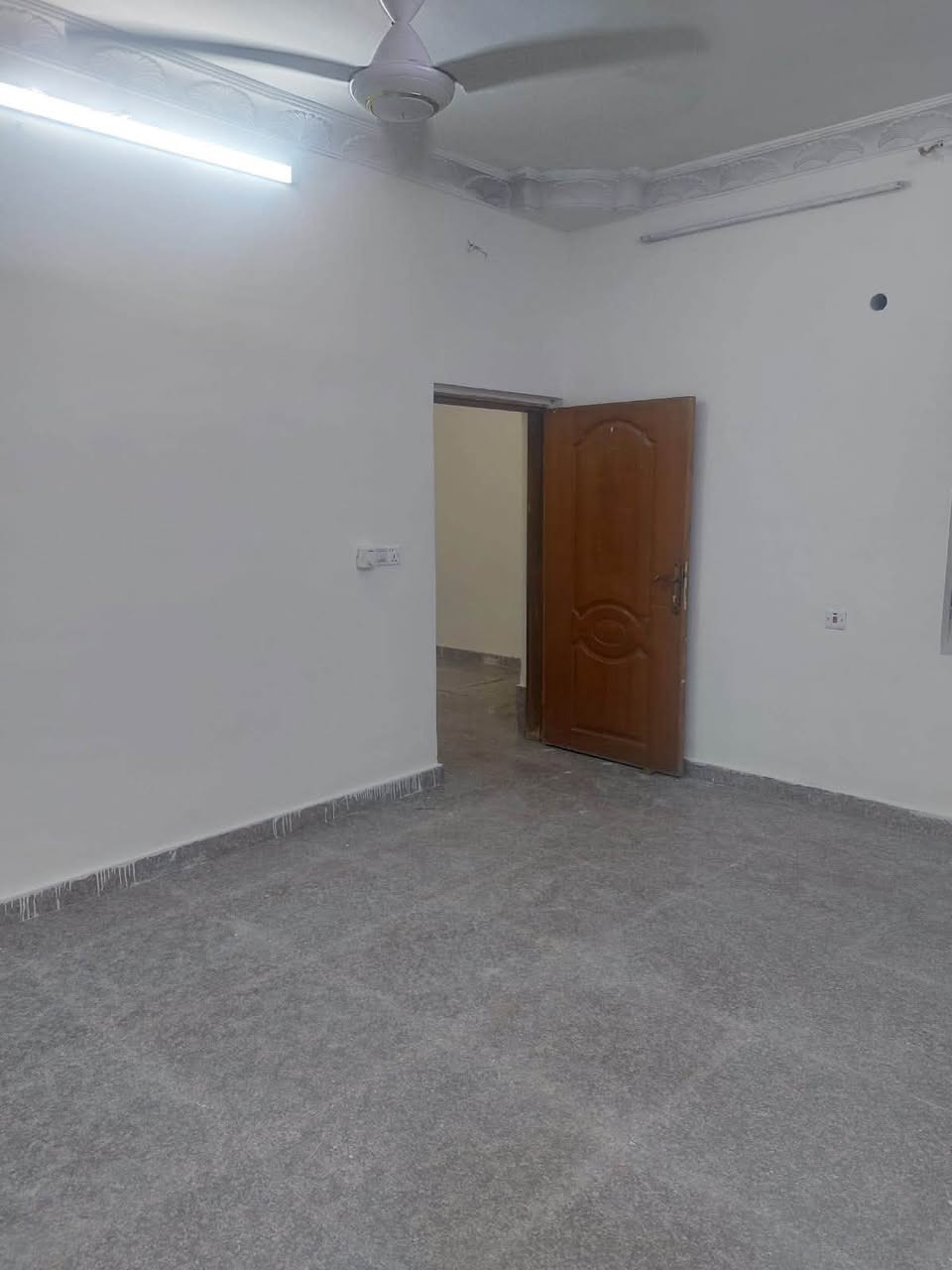 مرحبا مشتمل في حي الخضراء طابق ارضي يحتوي على غرفه نوم وهول وحمام ومطبخ ومنور وطرمه للايجار فقط للموظفين  للاستفسار الاتصال على الرقم ***********
