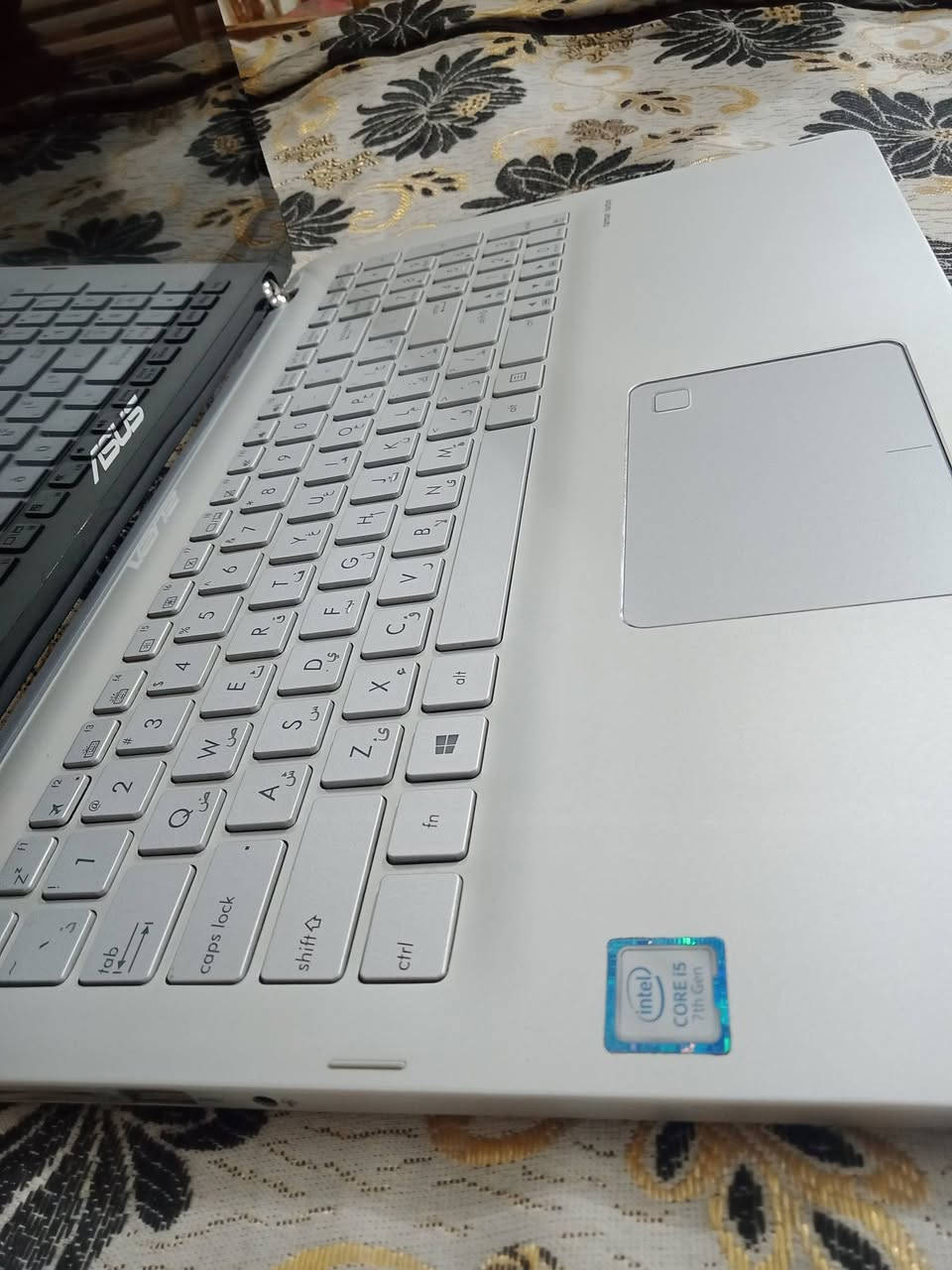 لابتوب مكتبي asus شاشة لمس نظيفة جدا
- الرام 8G 
- الهارد 256 ssd 
- المعالج intel core i5 7th Gen 
- كرت الشاشة  intel  hd graphics 620 
- شاشة لمس 
- بصمة للدخول 
- كفر المنيوم بارد جدا 
- شاشة كبيرة 
- دقة عالية 
- استخدام مكتبي وتصفح
- تدعم البلوتوث
- منفذ للسماعات السلكية
- كاميرا امامية 
- اضاءة مع الكيبورد 

تجربها وتفحصها اسبوعين واذا ماتعجبك ترجعها ومتوفر توصيل داخل بغداد

- مع العلم مكان صغير بالواير مال الشاحنة بالغلاف مشلوع مثل ما موضح بالصور 
- نظام التشغيل الي استخدمه لينكس بحكم عملي اذا تريد اغيرلك النظام ماعندي مانع او اذا تحب انته تاخذها وتغير وتنزل ويندوز 10 لانه ماتدعم ال 11

السعر : 250 الف وبيها مجال قليل
