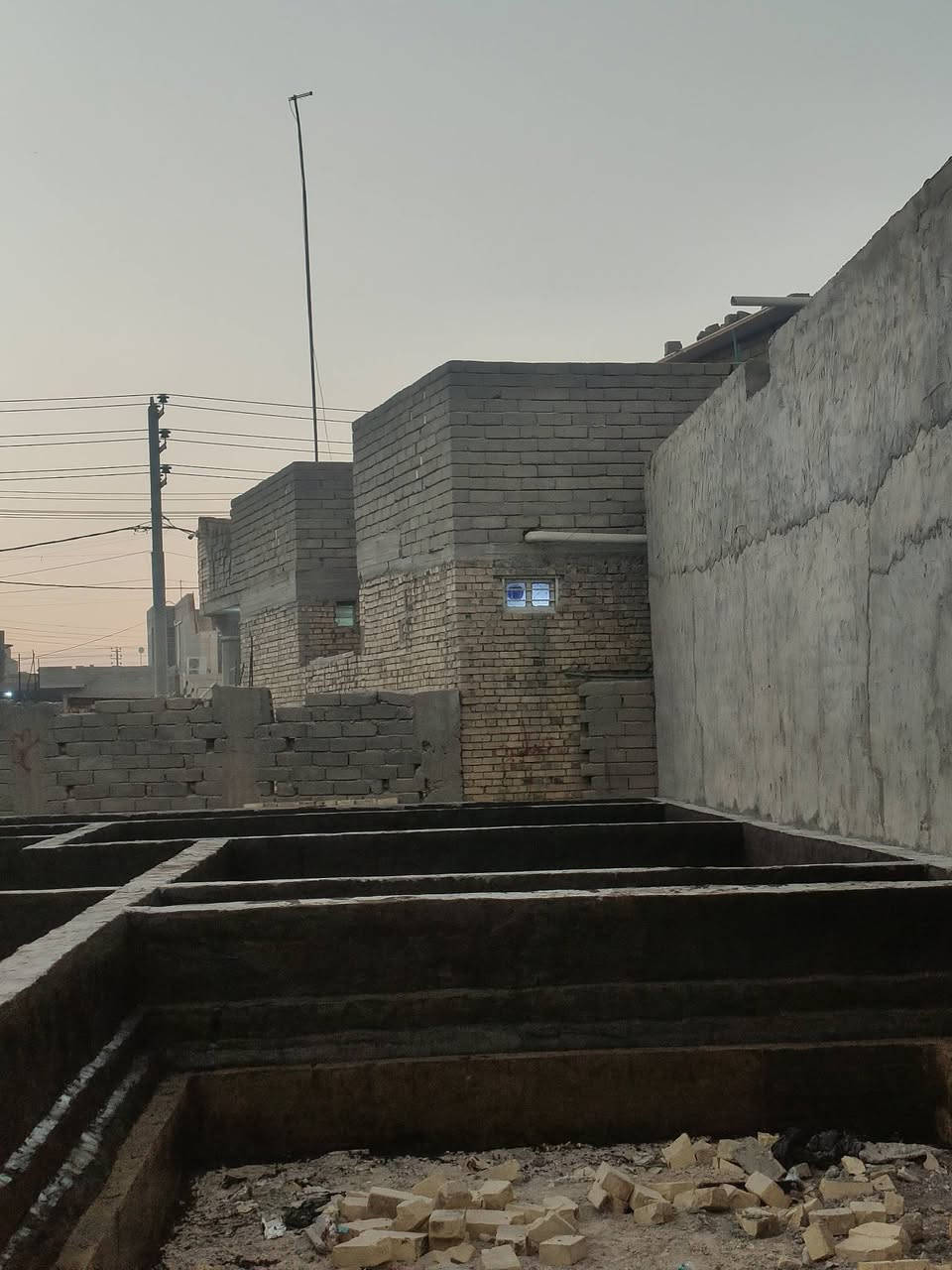 السلام عليكم شباب
عملنا مستمر
1-تنضيف بيوت
2-تزفيت سطوح +تزفيت قاعده 
3-تفليش
4-صب ارضيه
5-نكل طابوك
6-نكل تراب
7-نكل رمل
8-حدل ارضيه
9-تصفير ارضيات
عمل مرتب ومناسب جدا للأستفسار يوجد واتساب او الاتصال ع الرقم ***********
