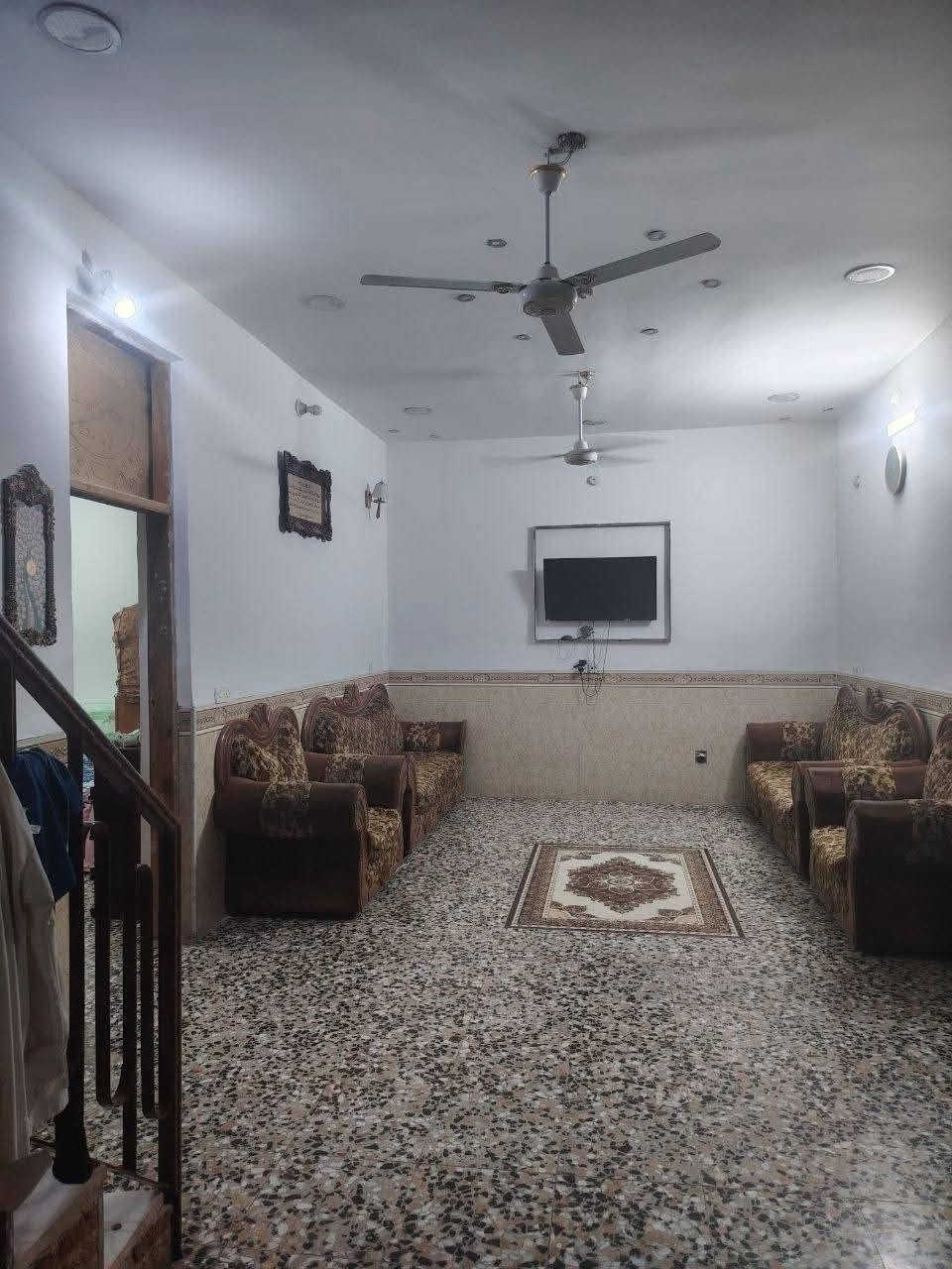 بيت للبيع
بيت للبيع مساحة 400م نزال 20 وعرض 20 بناء حديث 2021 طابوگ طابق واحد متكون من صالة 6×4.5 ومطبخ 4.5×5.5 وهول 10×4 وغرفتين 4×5 وحدة منهن سويت وصحيات خارجية وداخلية سند 25 الموقع-حلة-النخيلة الغربية قرب منطقة الخريبات 
*بي محل 
السعر مناسب 
للإستفسار:***********
