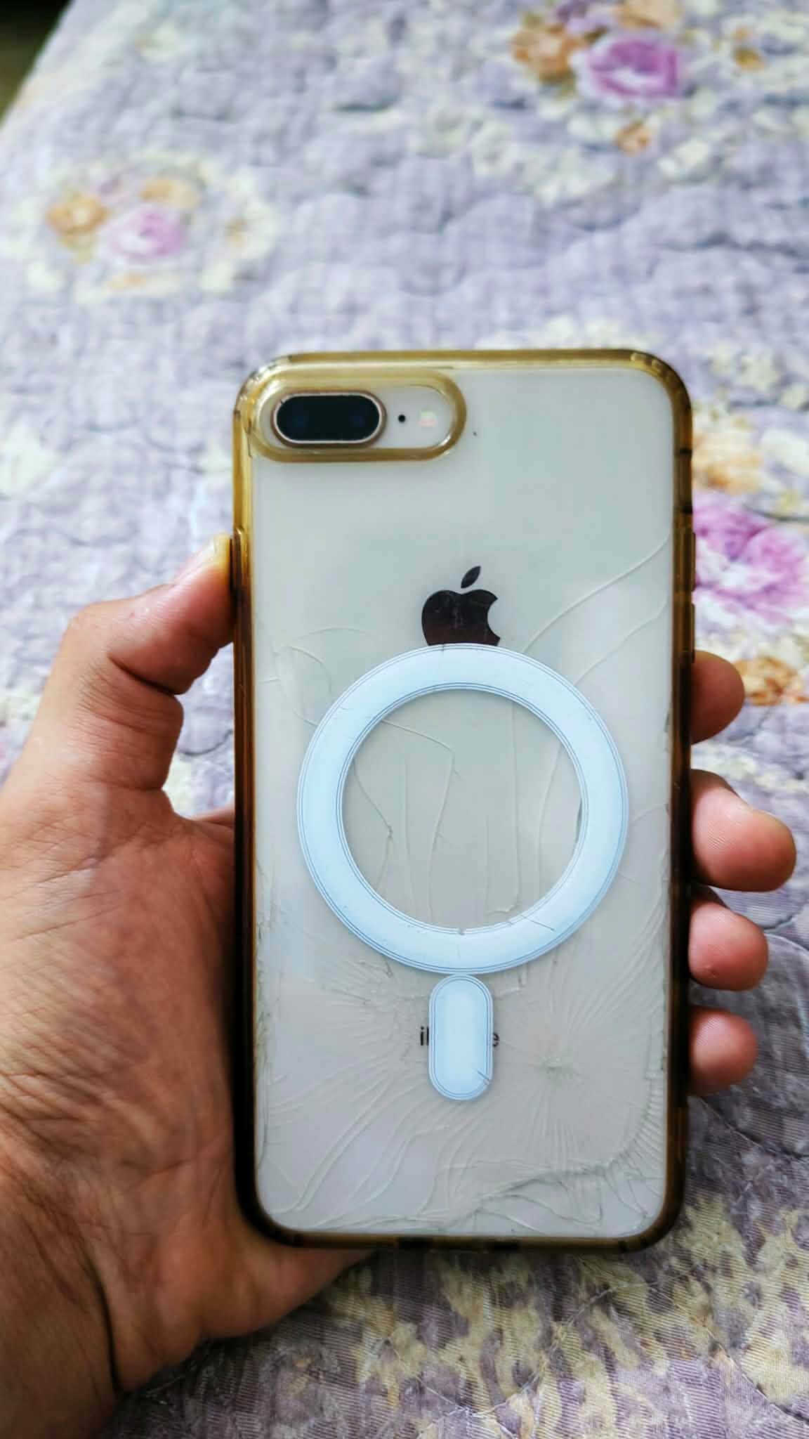 آيفون ٨ بلس • ٦٤ • بطارية ١٠٠