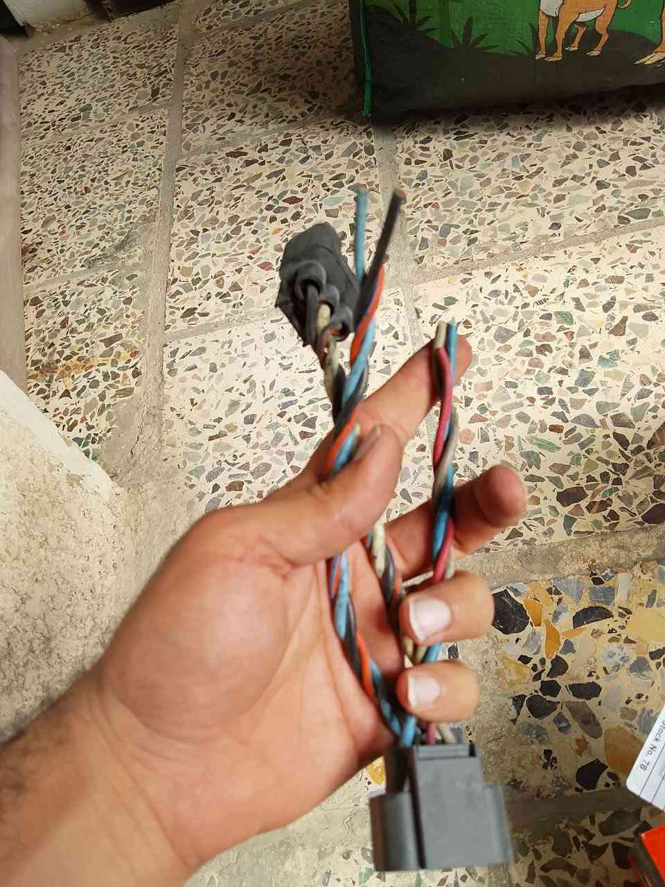 اكو 5فيش بلاديه ثلاثيه مال النترا وفورتي واكسنت 

وبقيه واير تفصيخ وقبق جديد نوعيه ممتازه سعر 
10 الف للقطعه مفرد فقط 
***********ج
