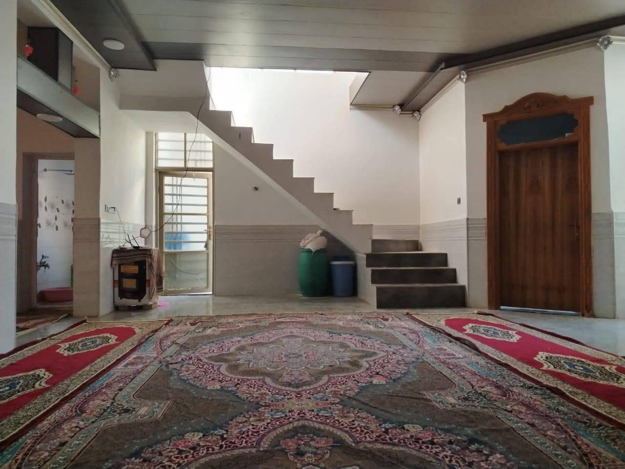 دار للبيع بالنداء بمجمع بيتي الثاني مفتوح على شارع 60 وعلى شارع 15 شارع 12م شغل هندسي درجة اوله مساحة البيت 200 متر طابق واحد سعر 122 مع المجال رقم الهاتف واتساب ***********
