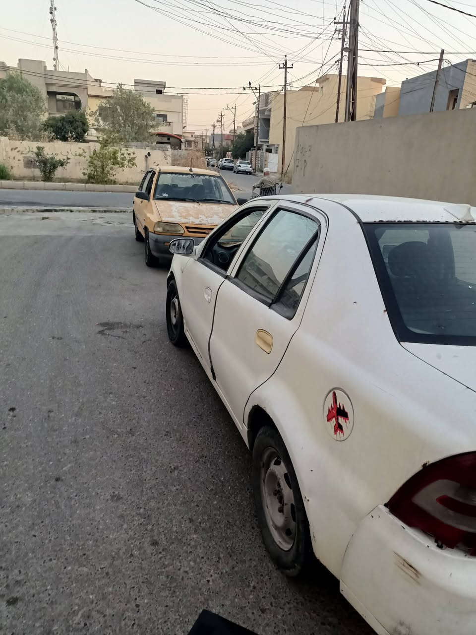 سيكي ابيض رقم بغداد صديقي الشرعي كصه جديده السياره مال بيت
مكينة مابيها شي الكير مابي شي سنويه ل29 
السعر 32 بيها مجال قليل 
*********** بي واتس آب 
*********** اتصل ع الزين
