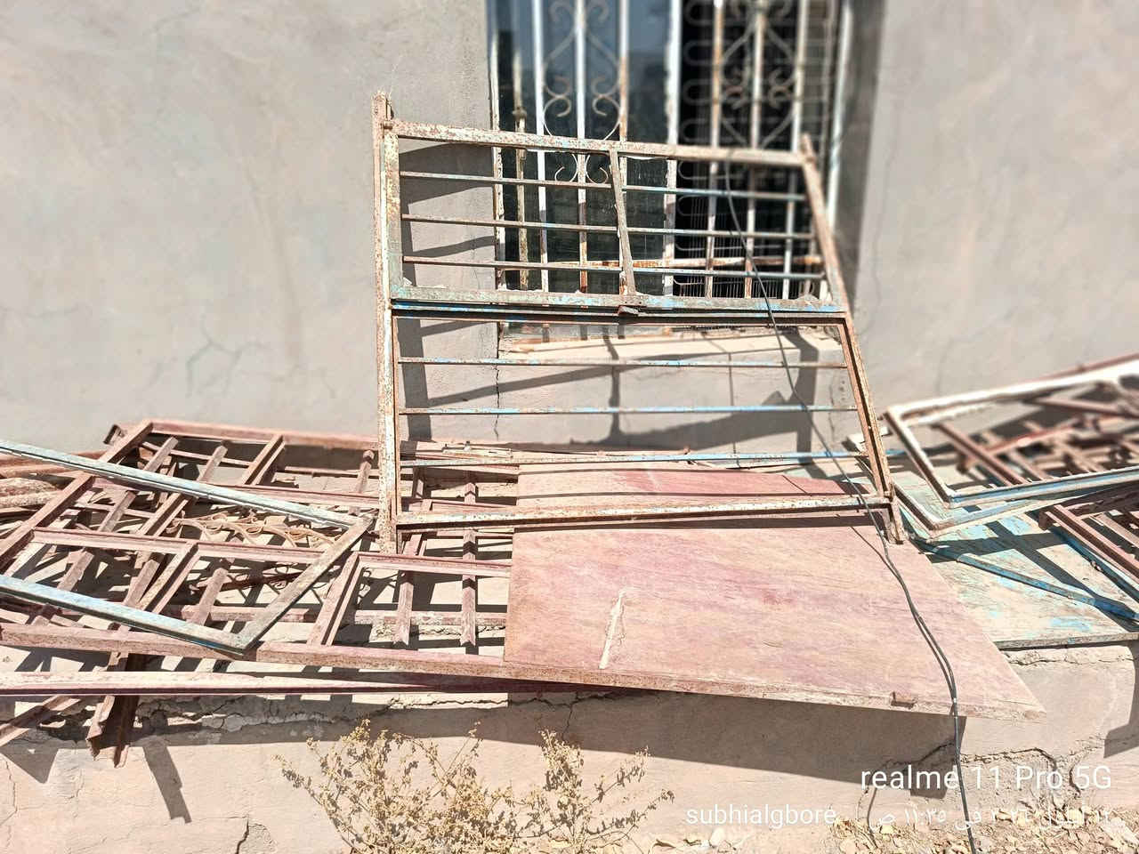 السلام عليكم بوب وشبابيك للبيع كما موضح بالصور... ***********
