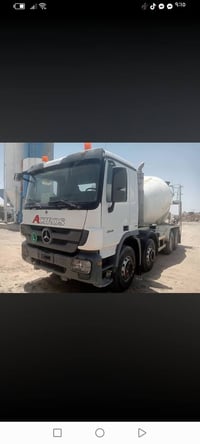 شاحنة • بدون تفاصيل