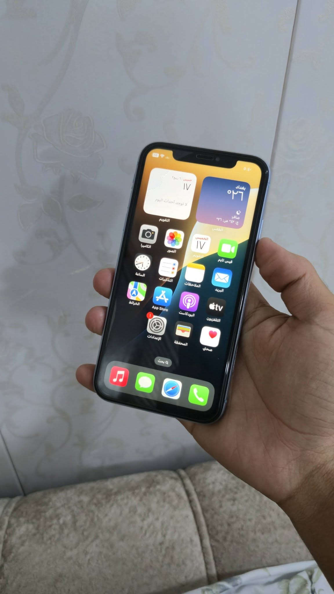سلام عليكم
ايفون XR 
ذاكرة 64
بطارية 74

بس الفيس ايدي مايشتغل
الجهاز نظيف سيمكارت كاميرات تصفح وايفاي كله شغال 
السعر ١٢٠ وبي مجال بسيط

***********
بغداد البياع الشرطة الخامسة
