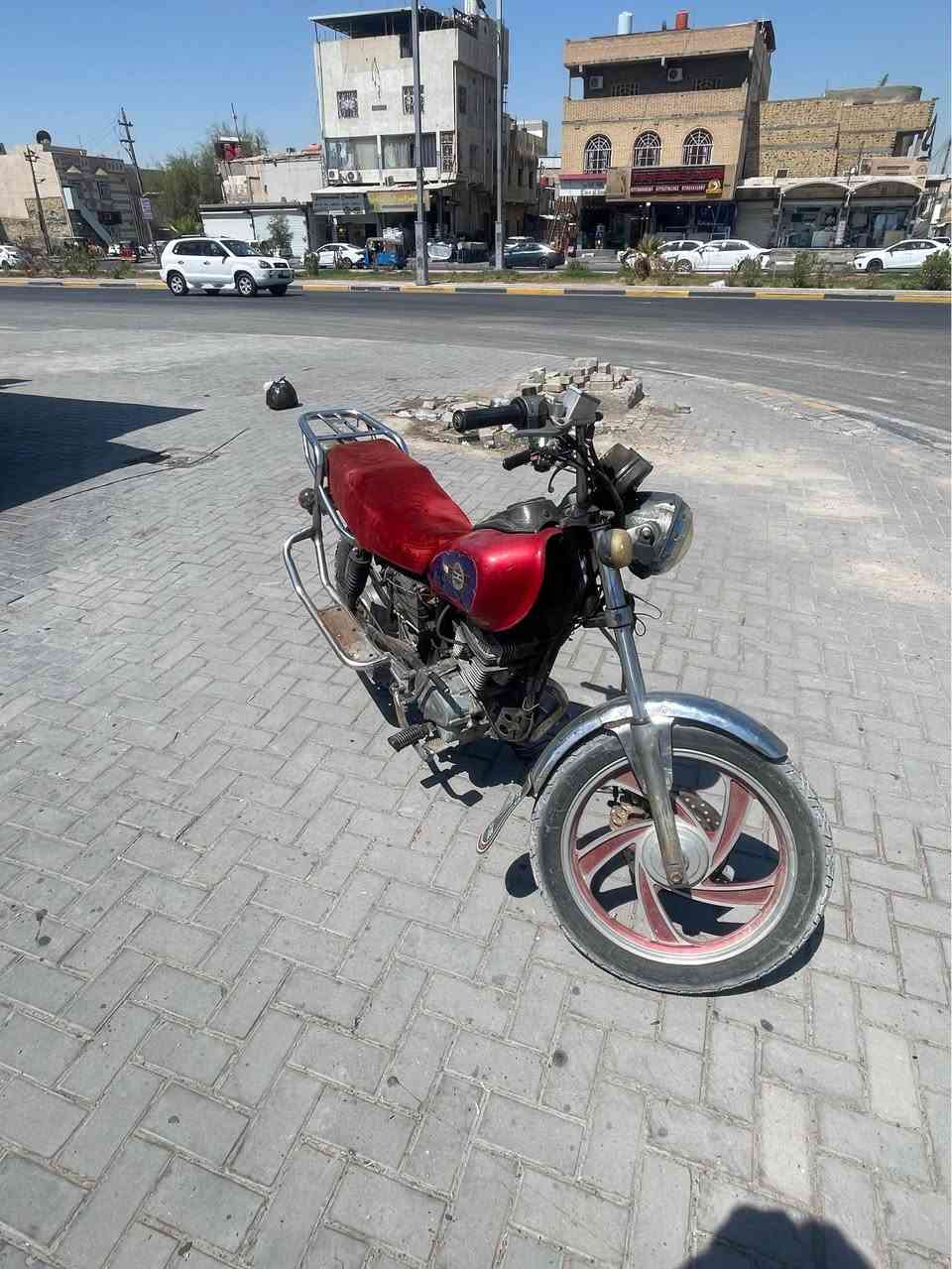 السلام عليكم دراجه تاي  موتو 
رقم ابيض لماني راعيه يمي شوكت مايعجبك تحول 
احول دراجه بيه ملاحضات قليله 
سعر 750بيه مجال للشراي العنوان بصرة جمهورية رقم تواصل *********** البصرة, العراق
