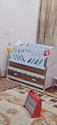 تخت أطفال • واتساب