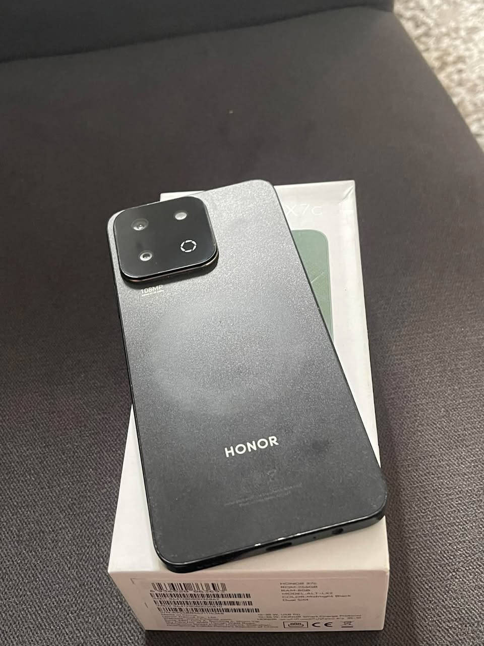 سلام عليكم 
HONOR x7c 
ذاكره256 رام 8+8 
معالج Snapdragon 685 
البطاريه 6000mAh 
الجهاز غني عن التعريف 
بحاله ممتازه بعده جديد 
محلقات كامله 
مراوس ايفون وانطي فرق 
موقع كوت فلاحيه 
للتواصل *********** واتس او اتصال
