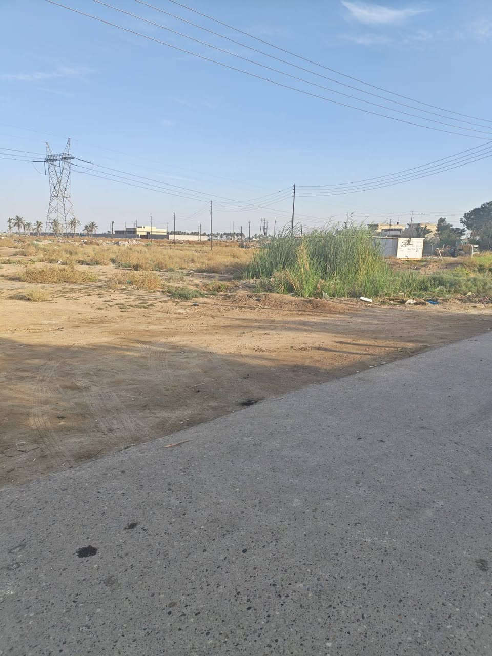 بستان حجي بشار • ٢٠٠م • كهرباء وماء