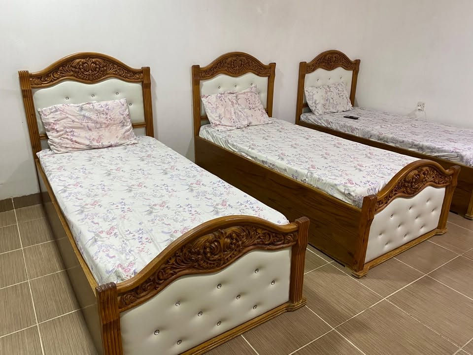 تخوت للبيع وبسعر مئة ألف للتخت الواحداستعمال قليل خشب عراقي فصال حديث
للتواصل واتساب ***********7
