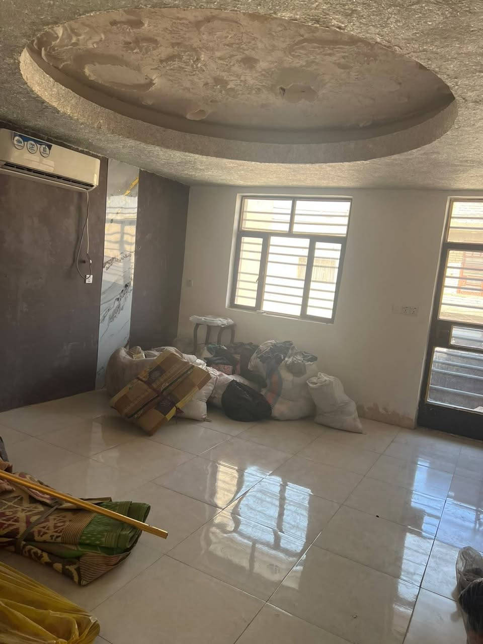 للبيع بيت 🏡 طابو صرف فى #شهداءالبياع قرب الشارع العام #مساحته١٢٠م واجهه سته يحتوي على #ثلاث_غرف نوم وصاله ومطبخ وخدمات وكراج للإستفسار اتصال على #الواتساب على الرقم ***********
#الجميع
