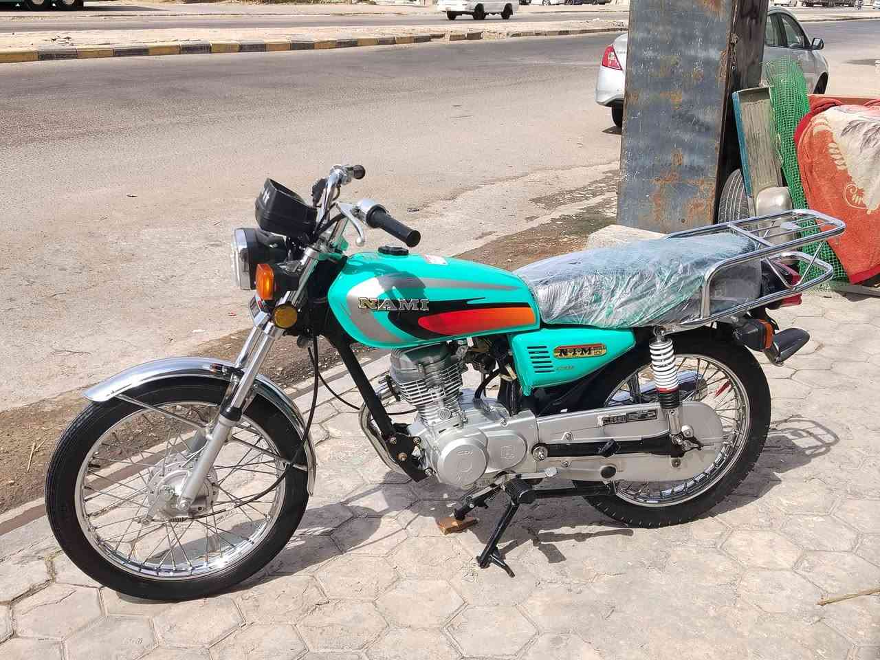 سلام عليكم 👋 
نامة متياز باب اول 3 احرف 
دراجة جديده بلكارتون ما عايزة برغي  مديل 25 اوراق سكنر 
سعرة 650 وبيه مجال شراي يتصل ***********
