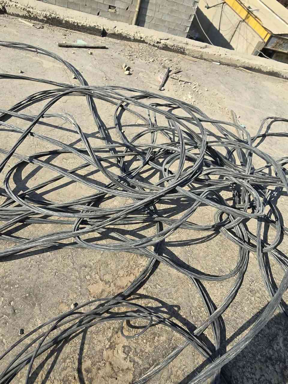 السلام عليكم ضفيره للبيع 150 متره 4 خطوط ام ال35 جديده حيل مابيها اي زلع السعر 450 رقمي ***********
