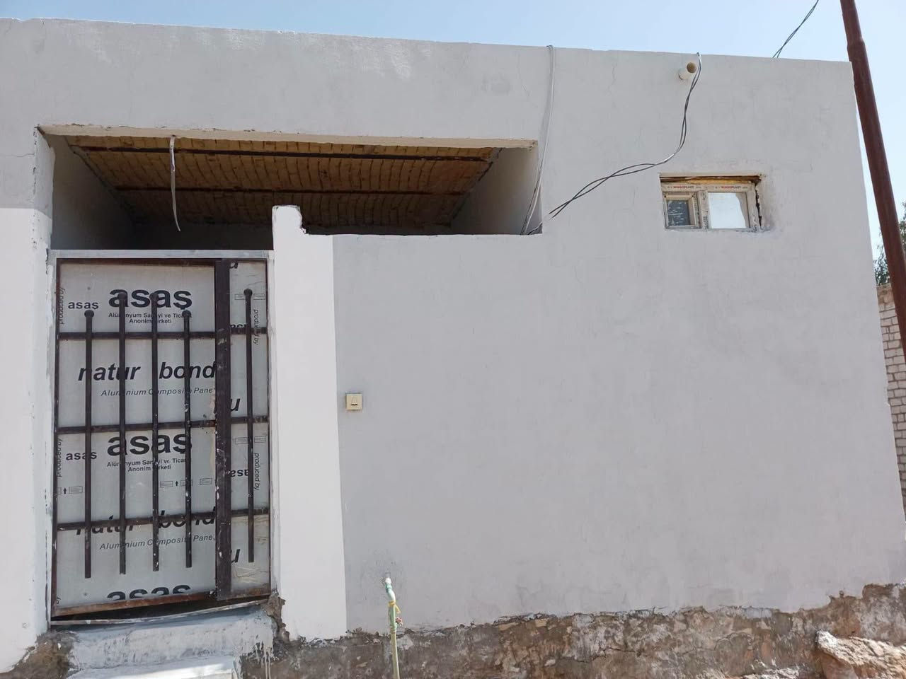 بيت للبيع مباشرمن صاحب الدار
دار للبيع مساحة 60 متر
يحتوي عل غرفه + صاله + مطبخ +طارمه + منور + صحيات
كذالك يحتوي عل خط وطني + مولد + تانكي + سخان + ماطور

مشمول بقرار الطابو

العنوان النجف الاشرف شارع المطار القديم خلف الأمير للتسوق المنزلي قرب سياج المطار

السعر (11) مليون قفل
@الجميع
