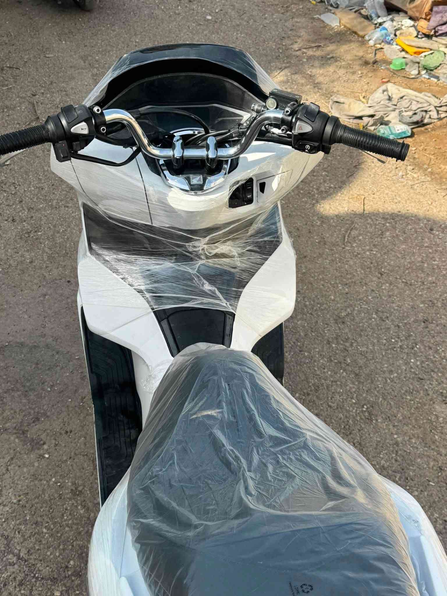 سلام عليكم دراجه Pcx ياباني كفاله عامه حساسات كهربائيات كلها شغاله نكره سلف مكاني بغداد حي النصر 
***********
