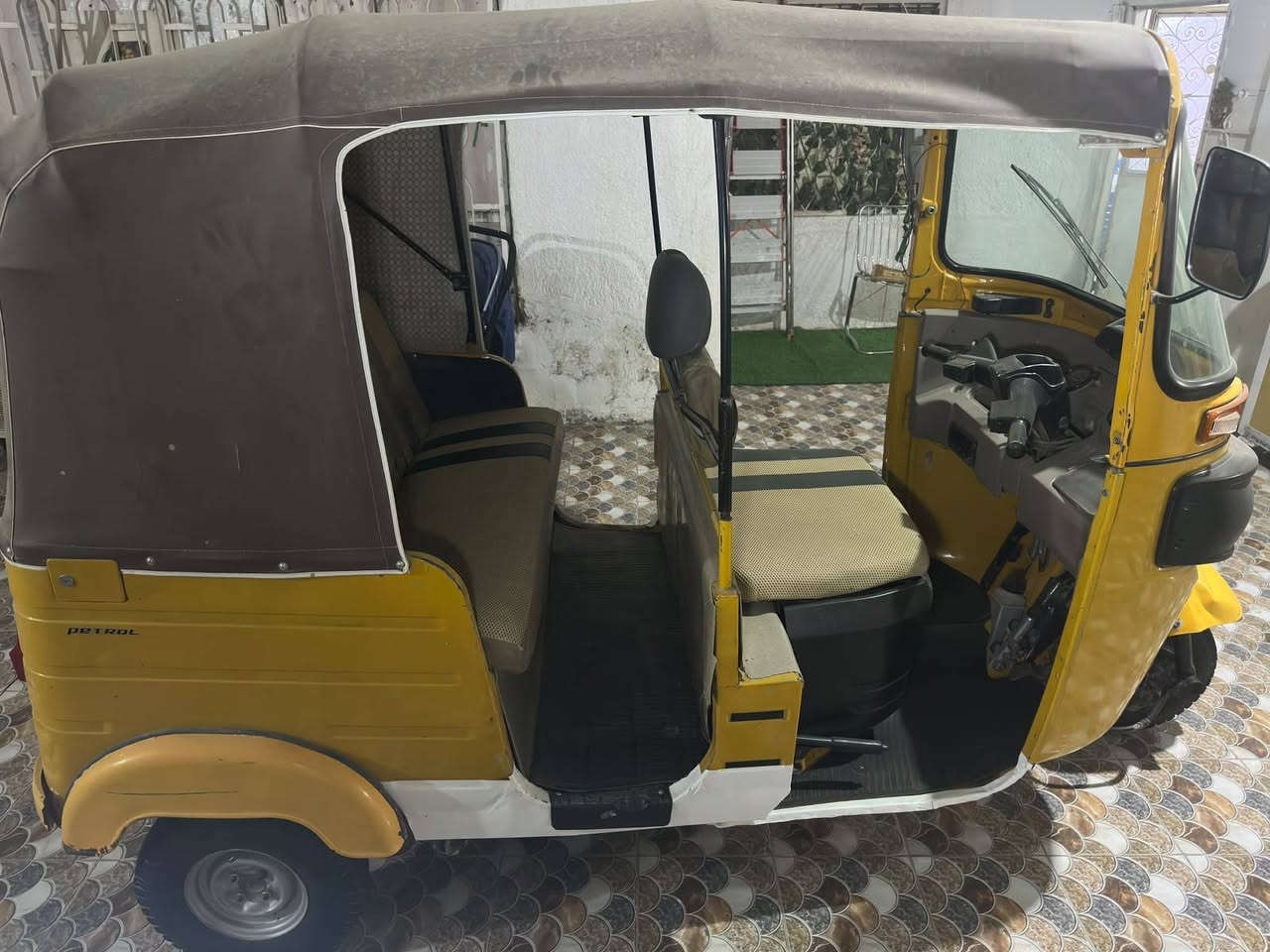 ٢٠١٨ • مسجلة باسمي • بطاين خلفية