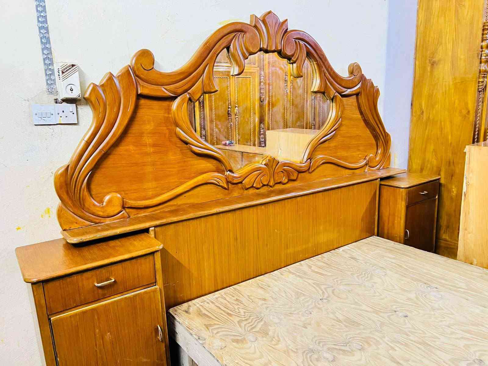 غرفه نوم فصال حطاطه 5 ملم صاج والقواعد ابلوك كله نظيفه فول السعر 675 وبي مجال شويه للاستفسار الاتصال ع الرقم ***********

نص مكتوب في الصور:
- HONOR X9c