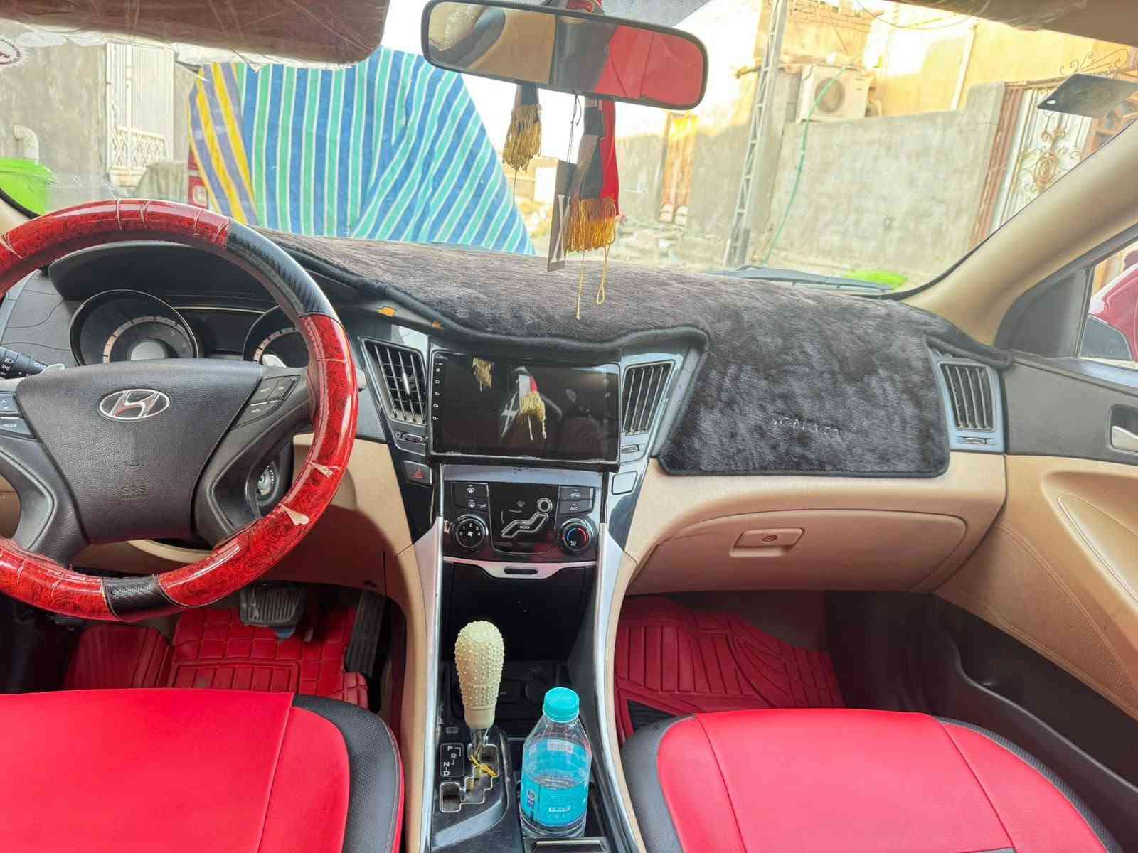 سوناتا خليجي 2013 فول موصفات مكينه 2400دوش لاتبخير ولا تنقيص  تخم تاير حداده خير من الله لسياره بيها باب السايق مبدل بدون حادث وبيها بارد بل بك لايت نفس الجها ولباقي كفاله  بسمي تحويل ثاني يوم السعر 105 وبيه مجال الشراي *********** مكان البصره القرنه
