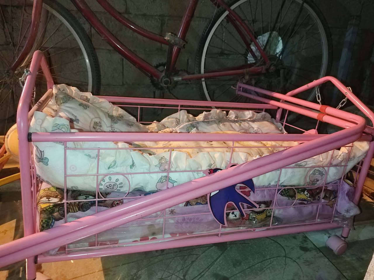 غراض البيع 
ميز تلفزيون اجدي اف 100 وبي مجال 
ميز تلفزيون كزاز 30 وبي مجال 
كاروك 30 وبي مجال 
مكاني الحلة 
الاستفسار الاتصال و على الواتساب 
***********
