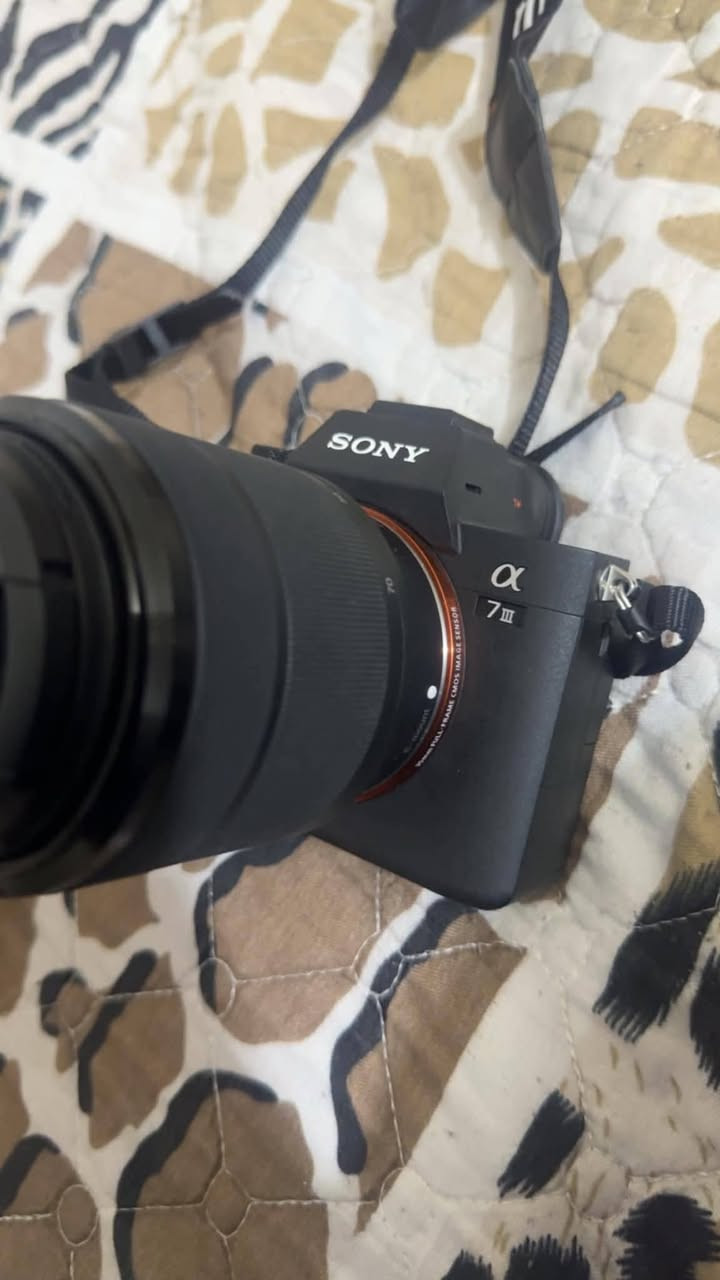 كاميرا Sony A7 III بحالة نظيفة جداً، مناسبة للتصوير الفوتوغرافي والفيديو وصناعة المحتوى.
كاميرا Sony A7 III بحالة نظيفة جداً، مناسبة للتصوير الفوتوغرافي والفيديو وصناعة المحتوى.

المواصفات:

- Sony A7 III Full Frame
- تصوير فيديو 4K
- مثبت صورة داخلي SteadyShot INSIDE
- عدسة Sony FE 28-70mm F3.5-5.6 OSS
- مثبت بصري بالعدسة OSS
- العدسة نظيفة والزجاج بحالة جيدة
- الكاميرا نظيفة وحالتها واضحة

للمهتمين والاستفسار مراسلة خاص. او ***********
