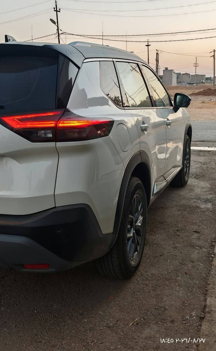 نیسان ئێکس ترێل 2025  3 سال زەمان کلین نوقتە بەشەرت 7000km رۆشتوە  سەقف رەش 5 کامێرە 7 نەفەری 4x4  تەنها فرۆشتن ژمارە مۆبایل *********** أربيل, العراق
